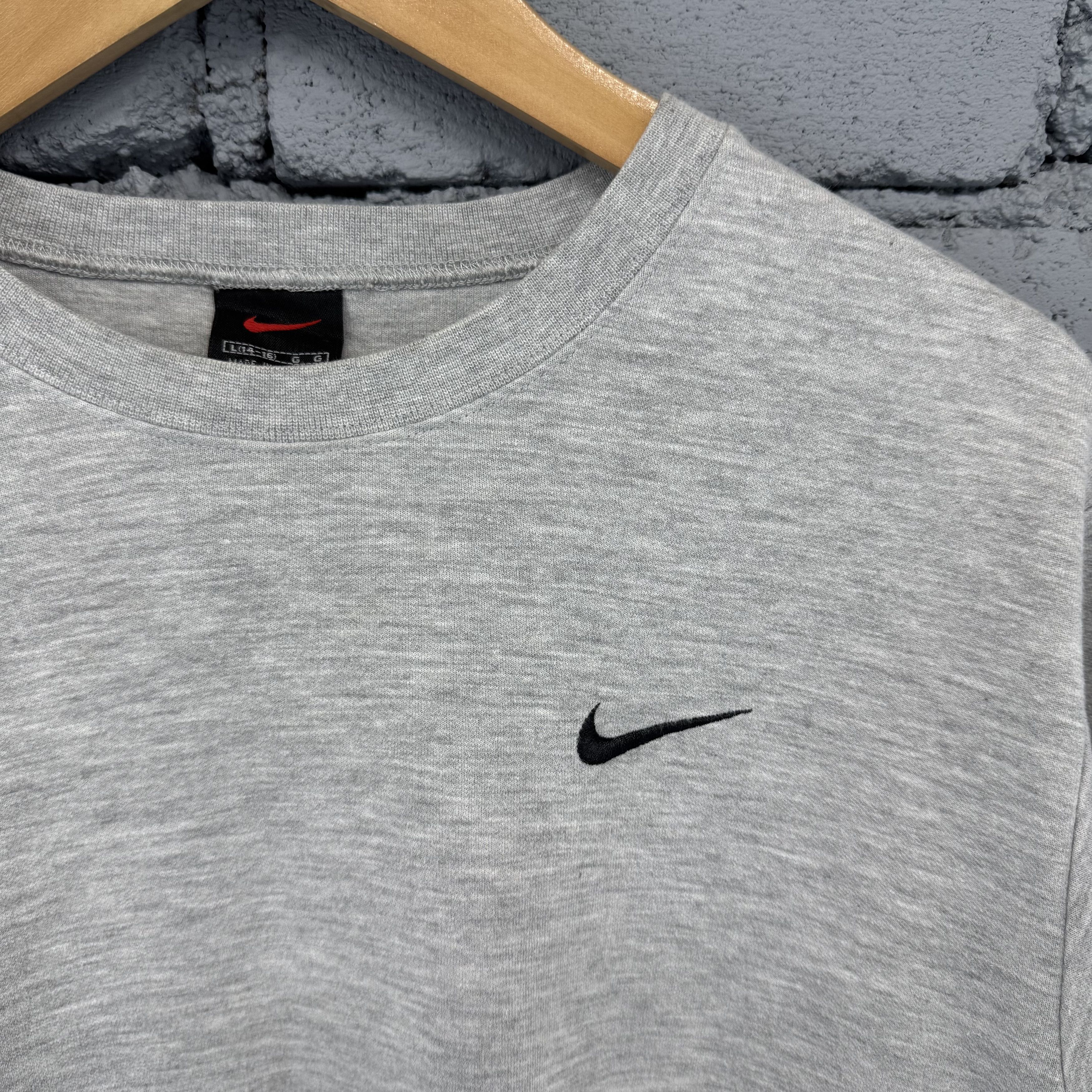 Nike Vintage 90s Nike Small Swoosh Sweatshirt Streetwear Size US L / EU 52-54 / 3 - 4 Thumbnail