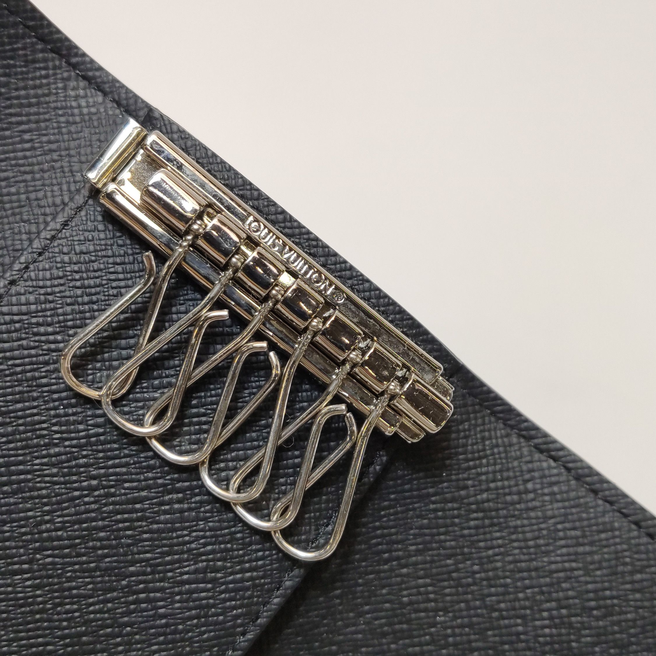 Louis Vuitton Louis Vuitton (LV) Checkerboard Letter Logo Key Bag -y2506 Size ONE SIZE - 7 Thumbnail