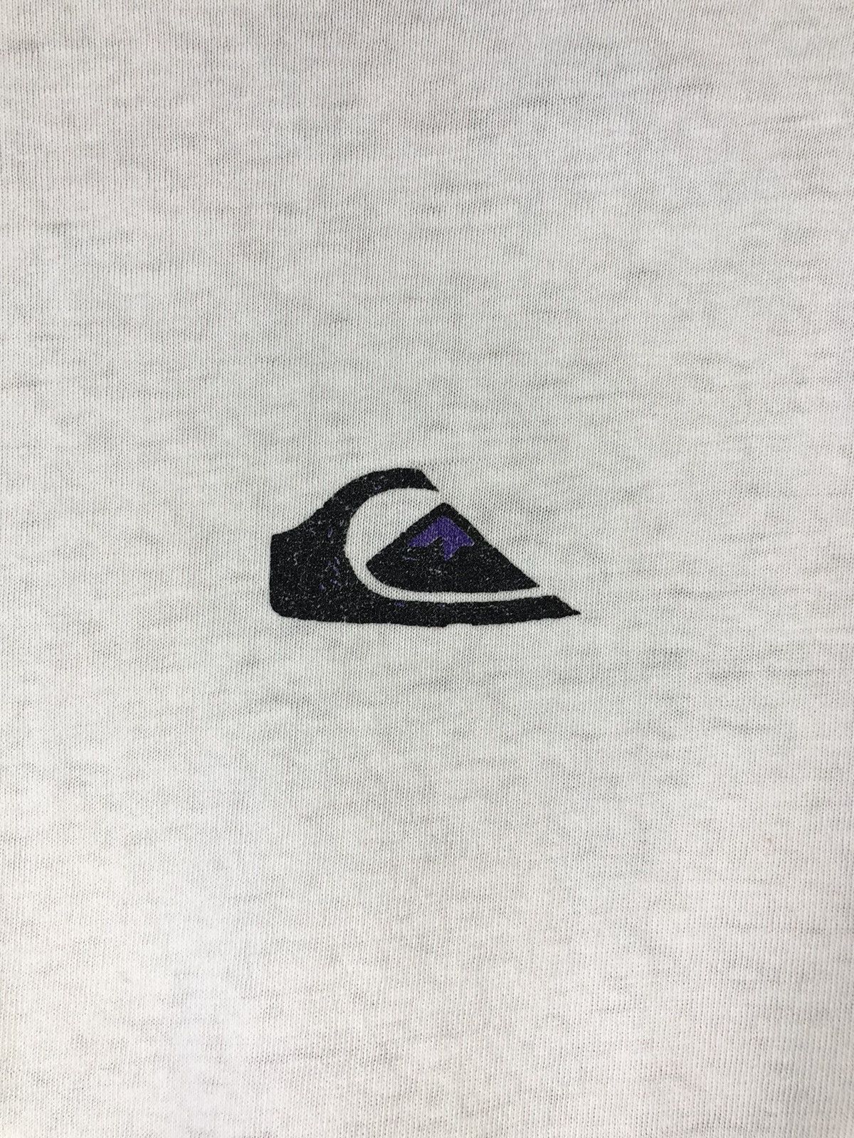 Quiksilver Vintage Quiksilver Center Logo Backhit Distressed Tshirt Size US M / EU 48-50 / 2 - 7 Thumbnail