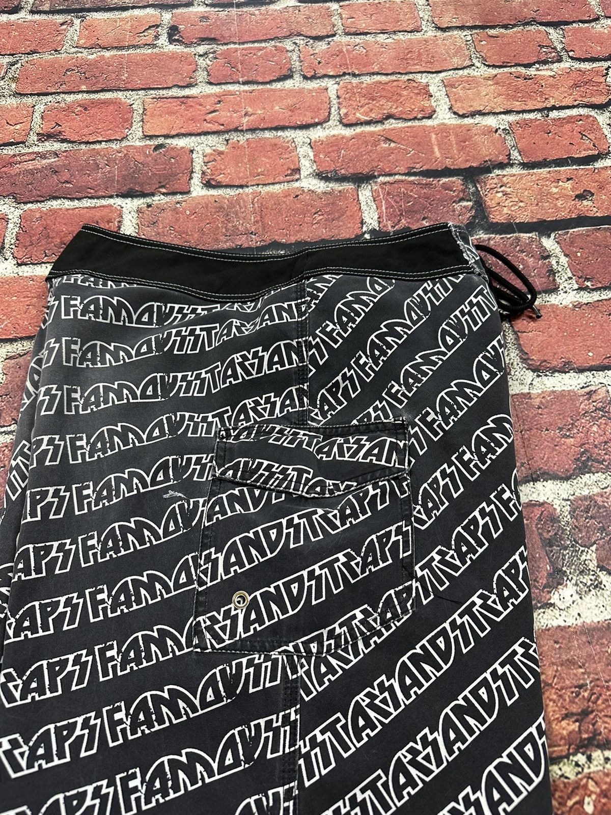 Vintage Vintage Famous Stars and Straps All Over Print Board Shorts Size US 32 / EU 48 - 9 Thumbnail