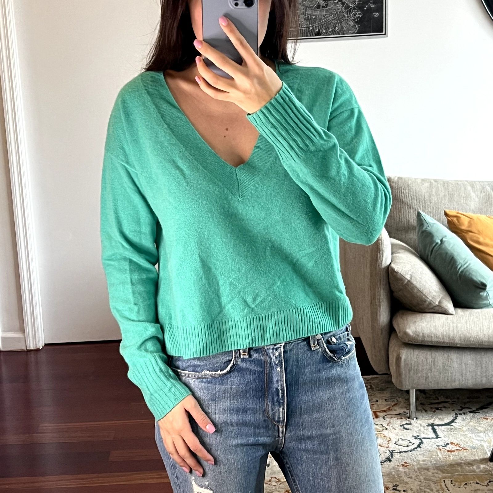 INTERMIX Intermix V-neck Cashmere sweater size S in Green Size S / US 4 / IT 40 - 1 Thumbnail