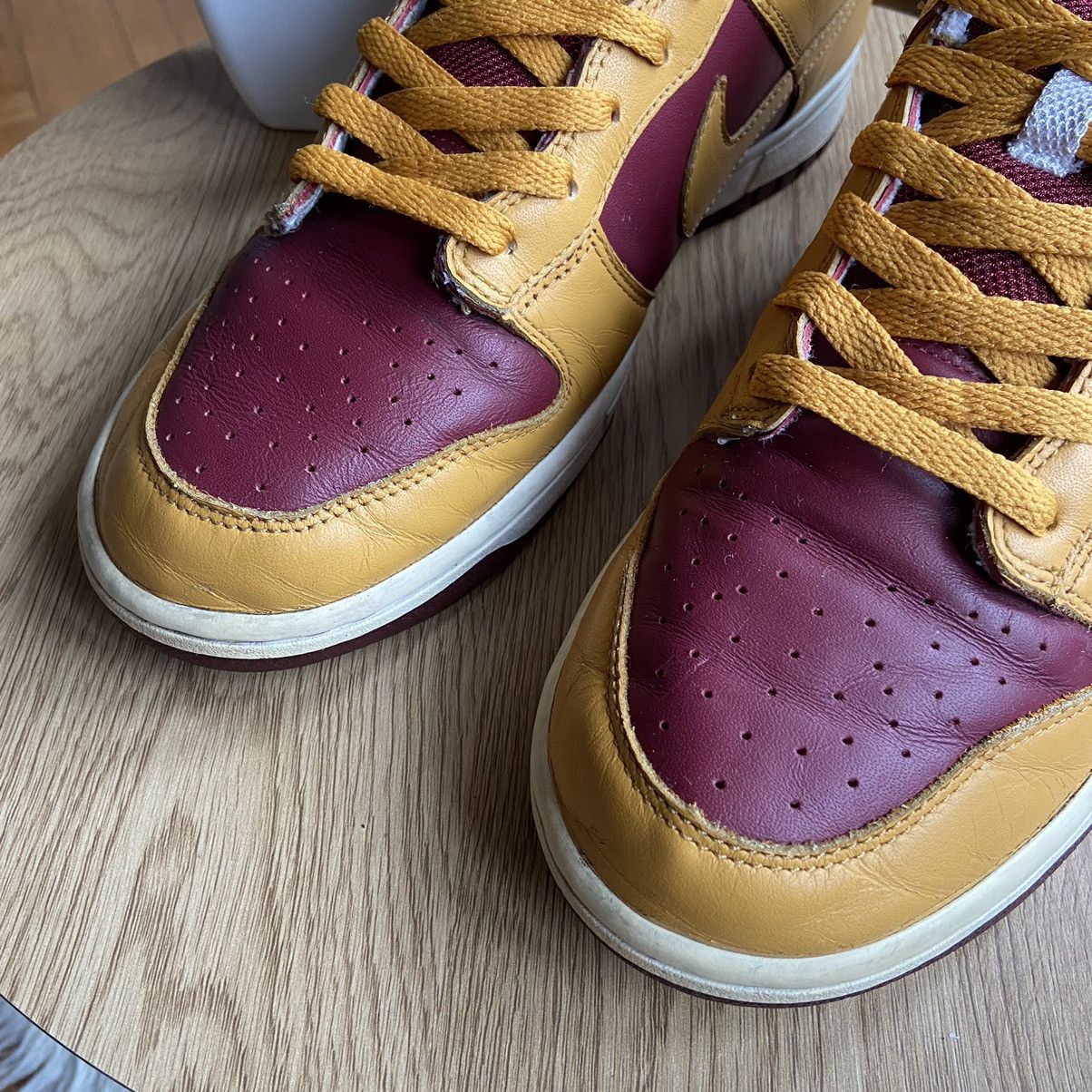 Nike 📌 Vintage RARE Nike Dunk Team Red / Gold Leaf 2005 Sneakers Size US 9 / EU 42 - 4 Thumbnail