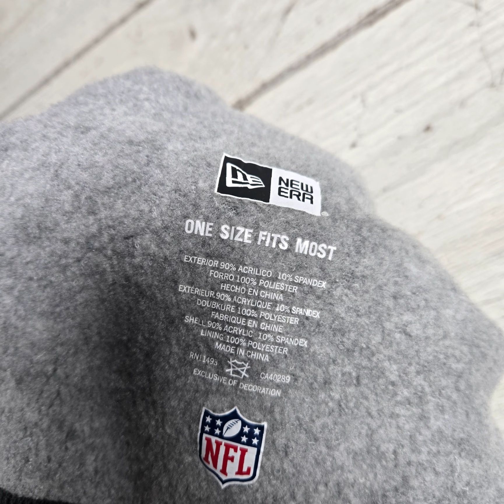 New Era New Era Beanie Hat One Size Cap Black - Classic Logo Pom Size US 35 - 4 Thumbnail