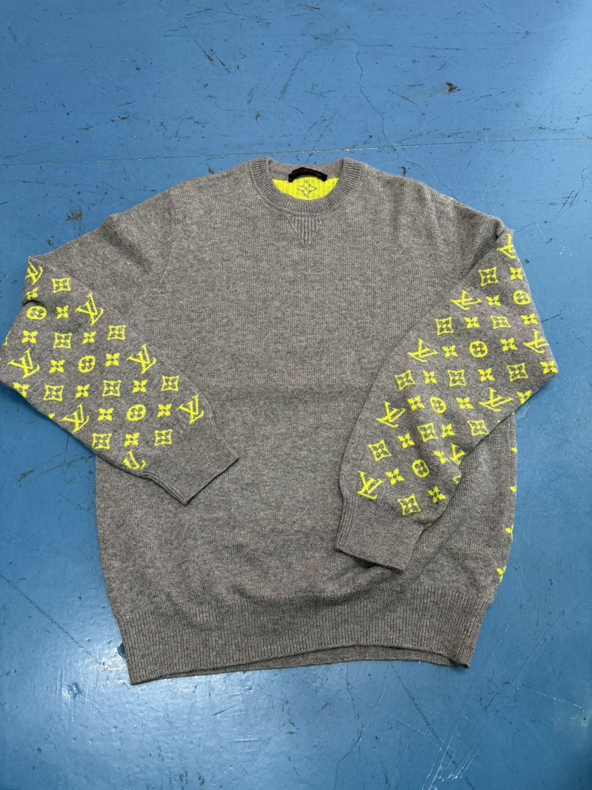 Louis Vuitton LOUIS VUITTON MONOGRAM CASHMERE SWEATER Size US XXL / EU 58 / 5 - 1 Thumbnail