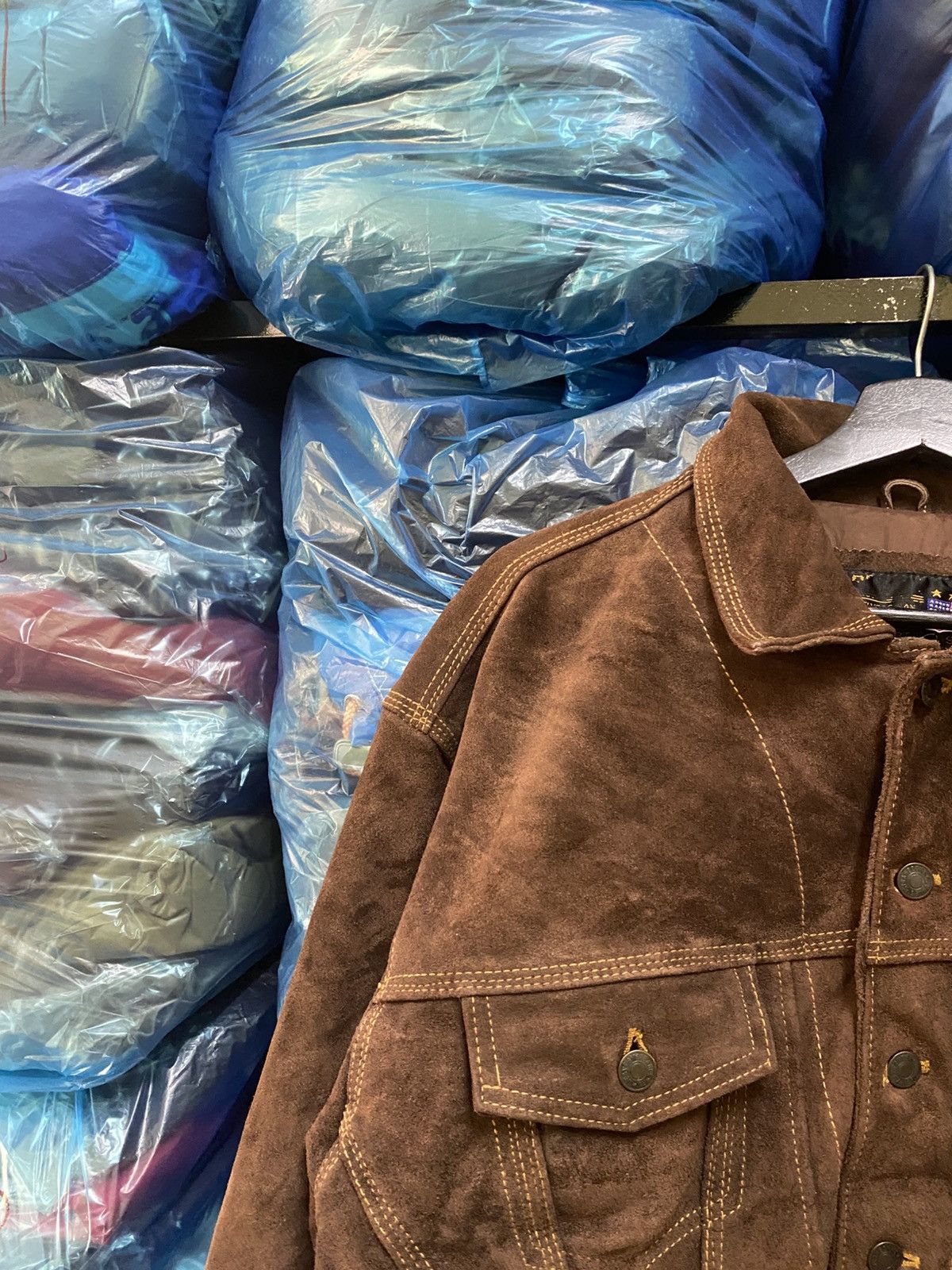 Strawberry Vintage Strawberry USA Brown Suede Leather Trucker Jacket Size US L / EU 52-54 / 3 - 7 Thumbnail