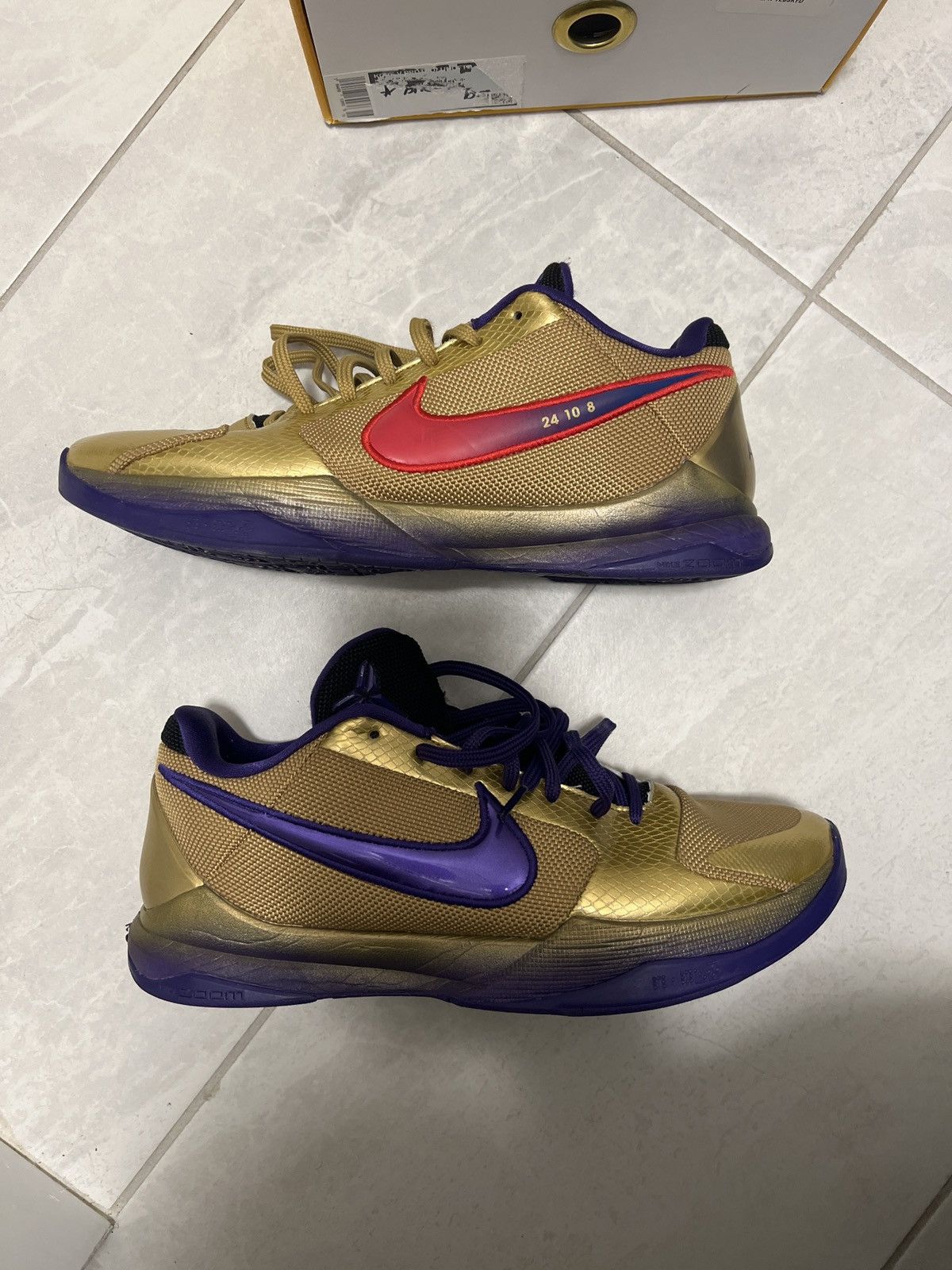 Nike Kobe 5 undefeated hall of fame Size US 10 / EU 43 - 6 Thumbnail