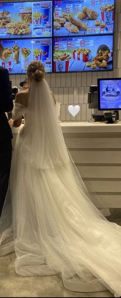Designer Weeding dress Size ONE SIZE - 5 Thumbnail