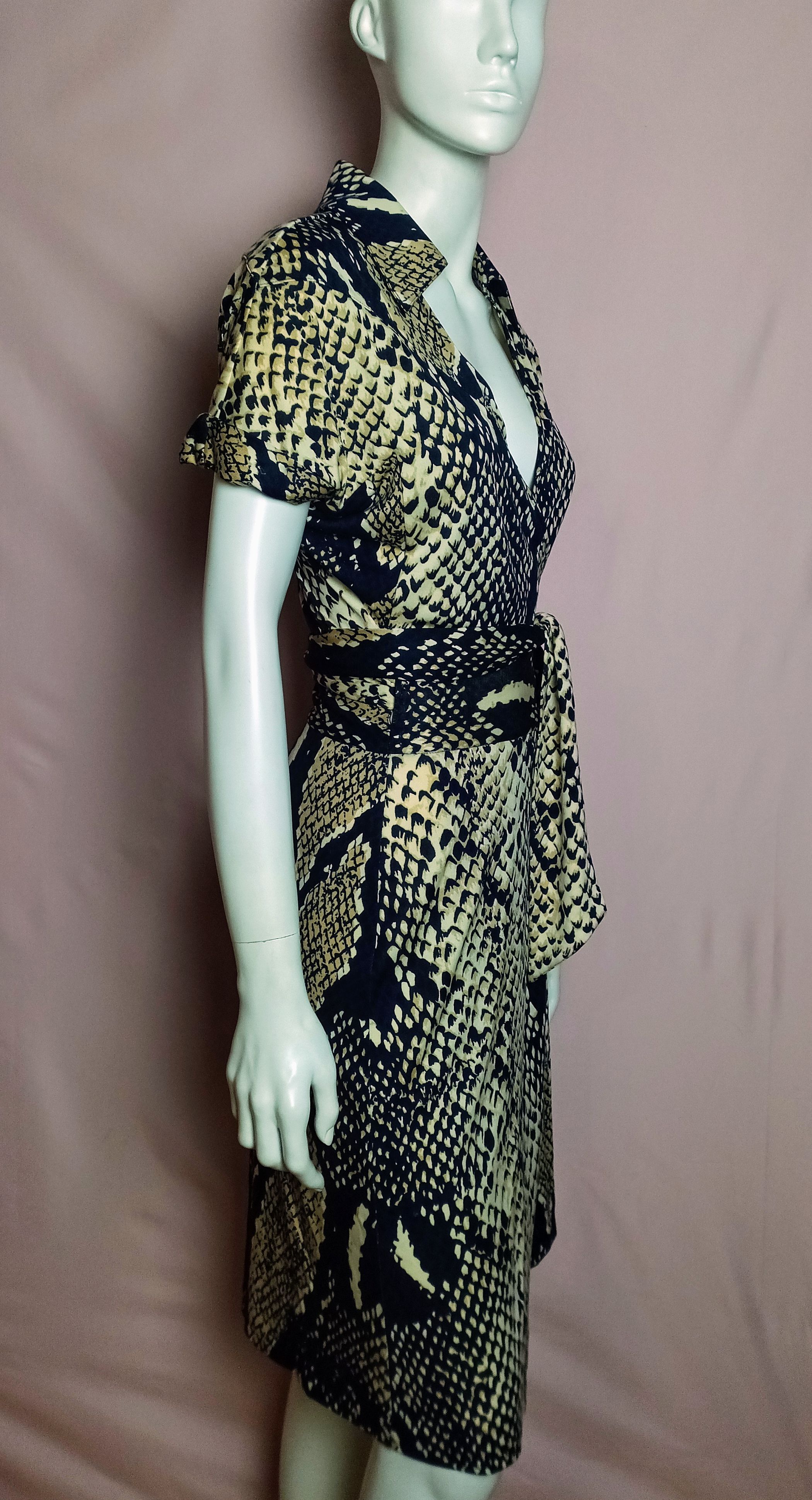 Diane von Furstenberg Diane von Furstenberg Snakeskin Print Silk Dress Size 6/8 Size M / US 6-8 / IT 42-44 - 4 Thumbnail