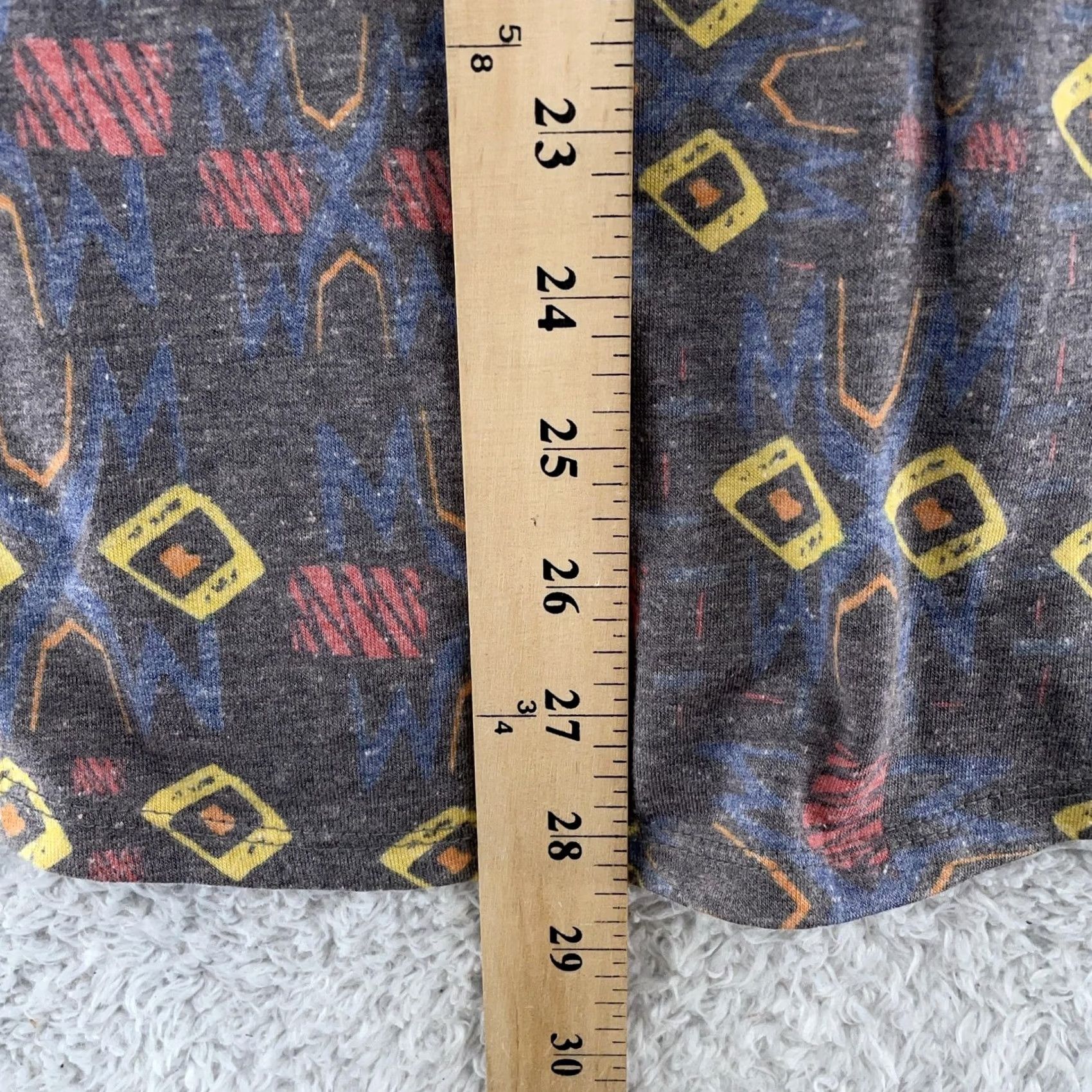 Vintage LuLaRoe T Shirt Womens Large Gray Geometric Pattern Scoop Neck Short Sleeve Top Size L / US 10 / IT 46 - 6 Thumbnail