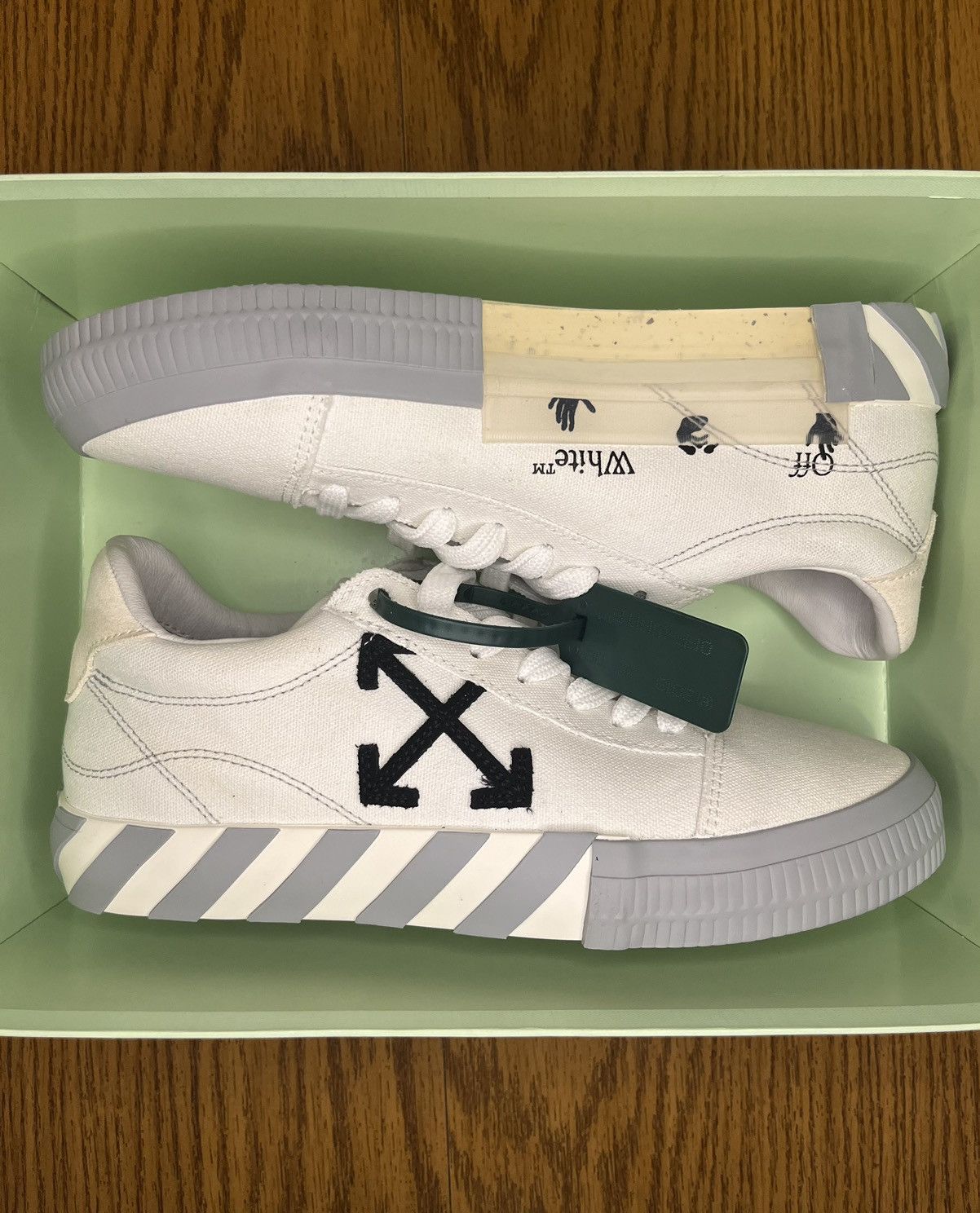 Off-White Off-White Vulcanized Low-Top Sneaker Size US 8 / EU 41 - 1 Thumbnail