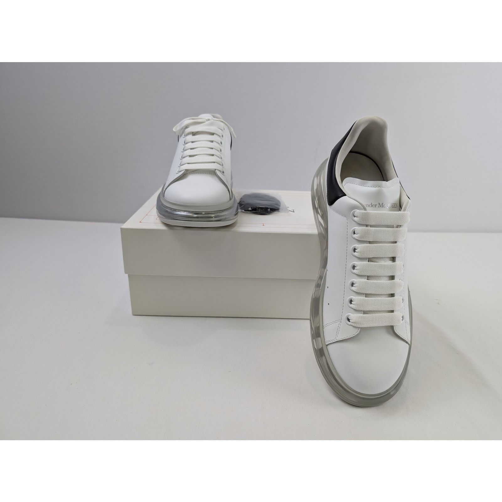 Alexander McQueen o1rshd1 Larry Sneakers in White/Black Size US 6 / EU 39 - 17 Thumbnail