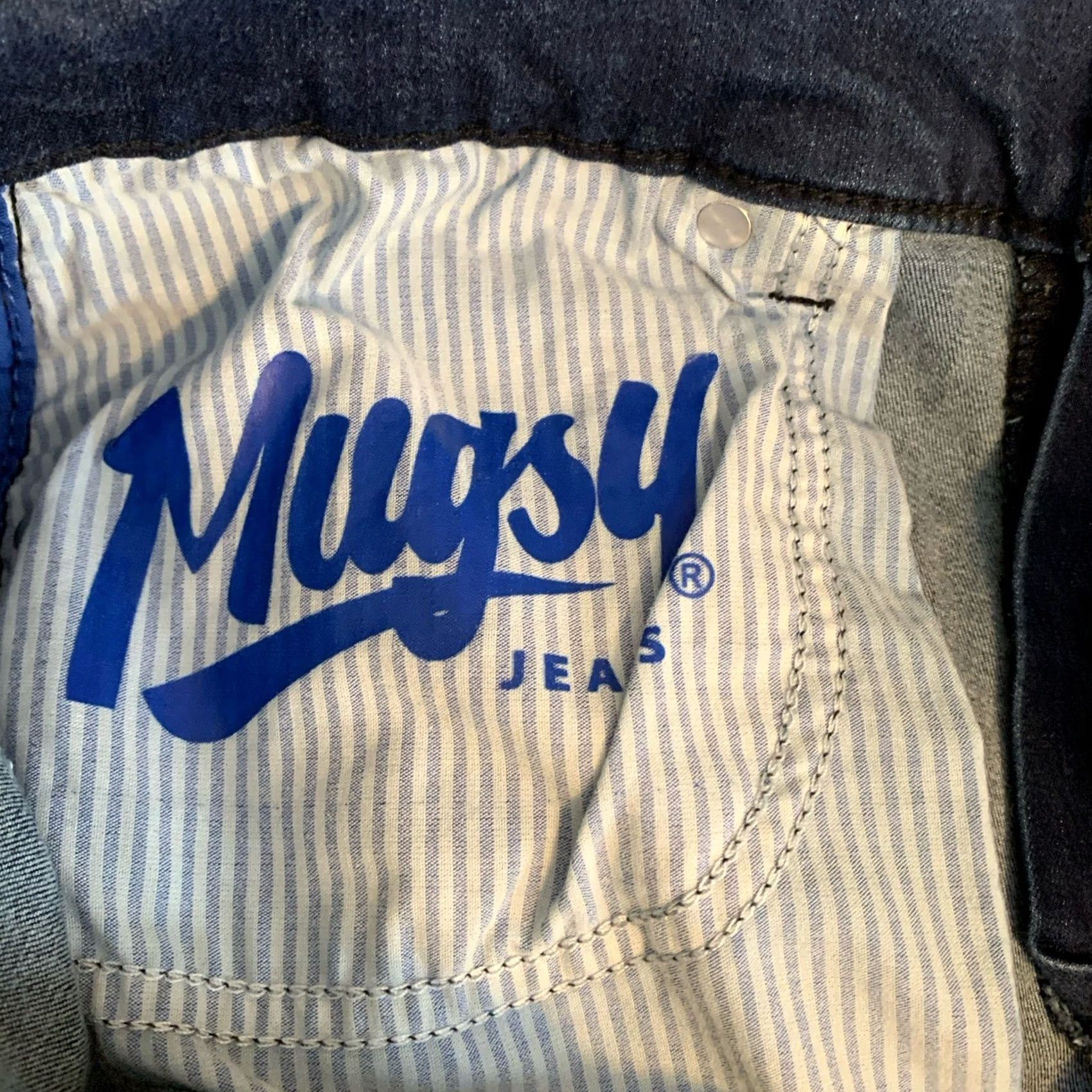 Vintage Mugsy Jeans Mens 33x30 Slim Straight Denim Office Preppy Studio Blues 5-Pocket Logo Stretch Dark Blue Size US 33 - 6 Thumbnail