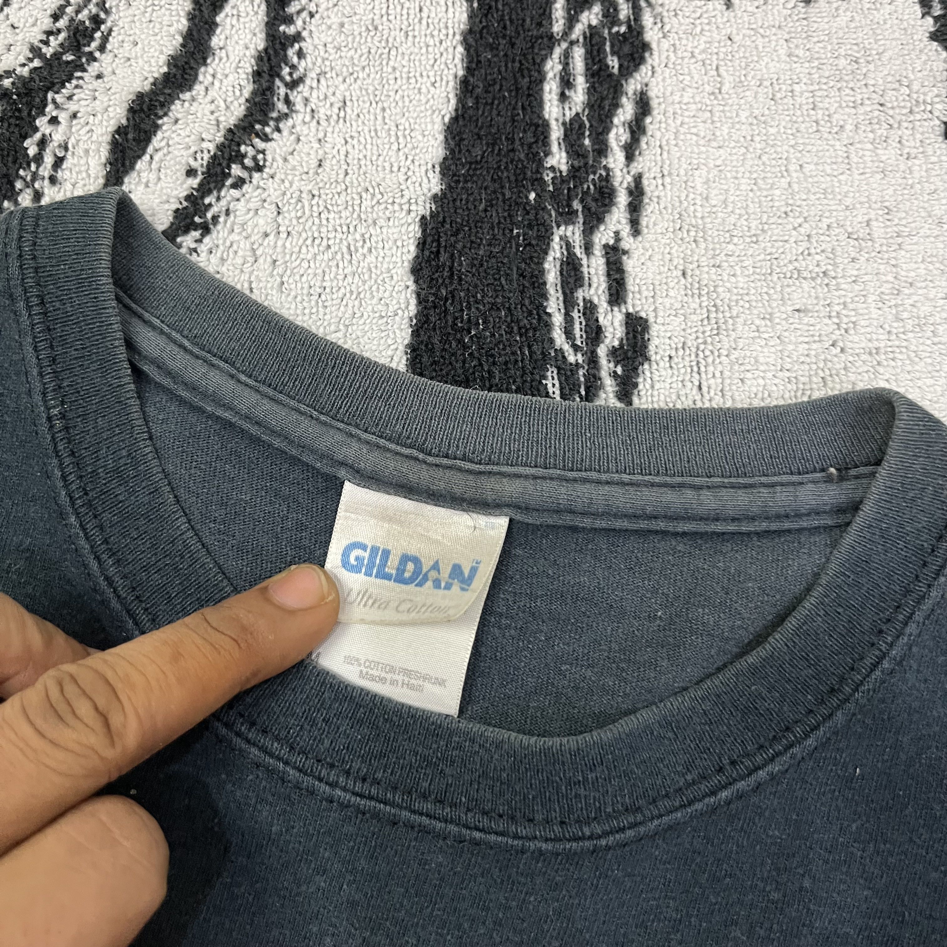 Japanese Brand × Vintage Sun faded vintage Hawaii gildan T-shirt Size US M / EU 48-50 / 2 - 4 Thumbnail