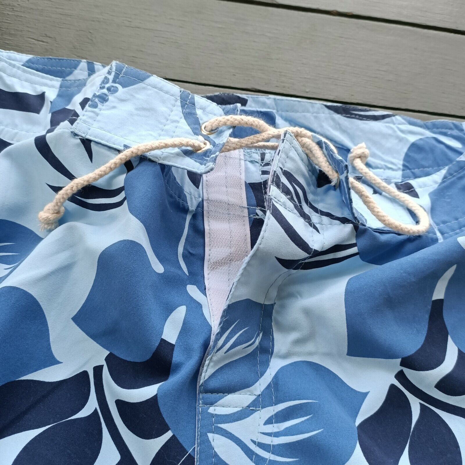 Vintage Vintage Y2K 2000s Board Shorts Mens Blue Floral Size 36 Size US 36 / EU 52 - 6 Thumbnail