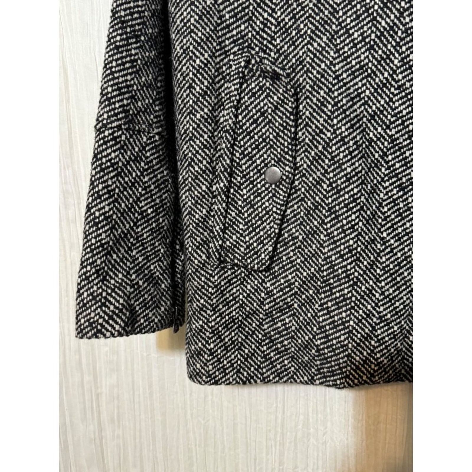 Victoria's Secret Victoria’s Secret · Small · Tweed Winter Jacket · Tailored Size 26" / US 2 / IT 38 - 6 Thumbnail