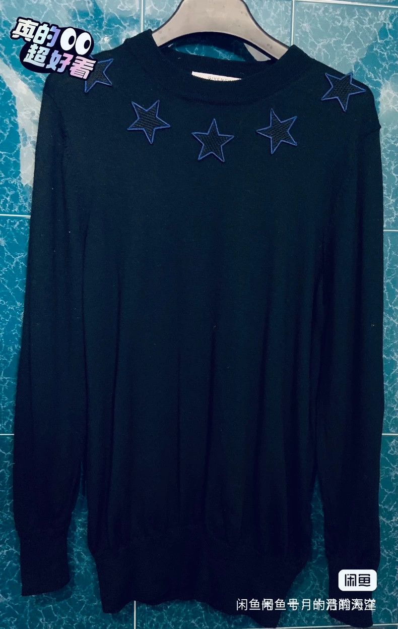 Givenchy Givenchy Men's Star Embroidered Sweater Size US M / EU 48-50 / 2 - 1 Thumbnail