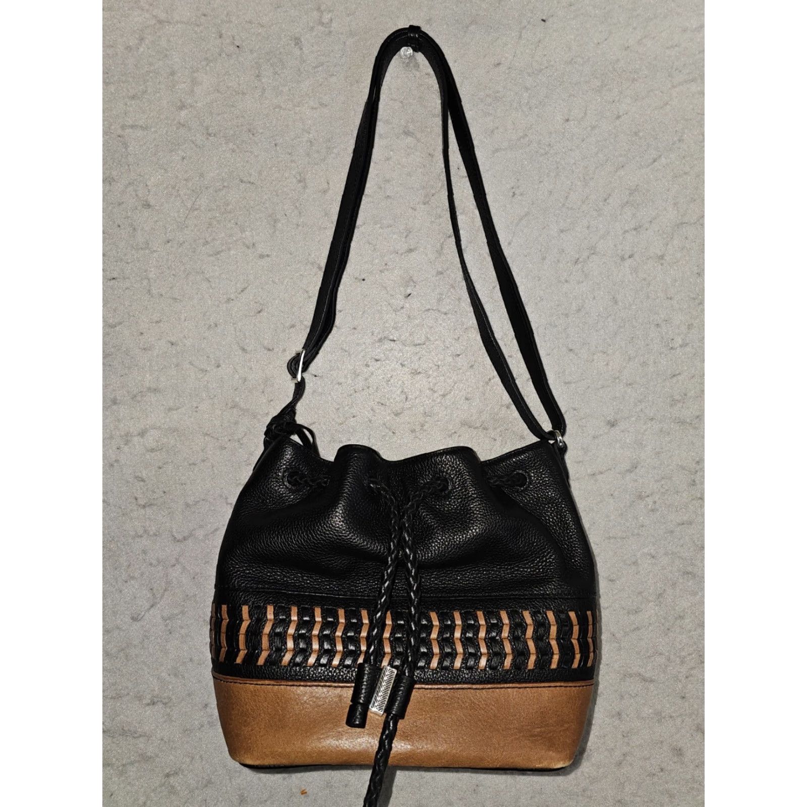 Brighton VINTAGE Brighton Signature Black Pebbled Leather Drawstring Bucket Shoulder Bag F494672 Size ONE SIZE - 2 Thumbnail