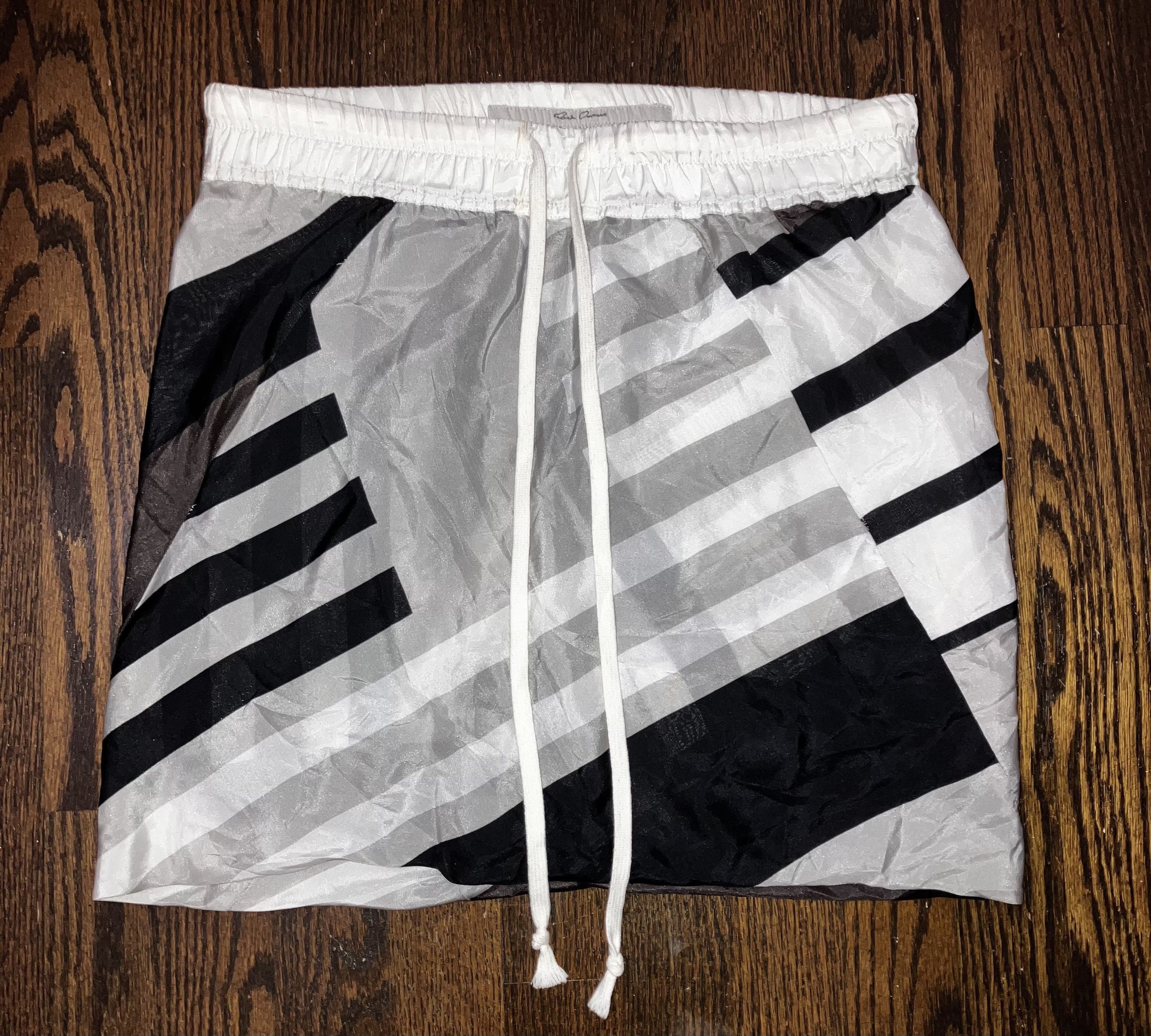 Rick Owens Rick Owens SS14 Vicious Silk Shorts Size 28" / US 6 / IT 42 - 1 Thumbnail