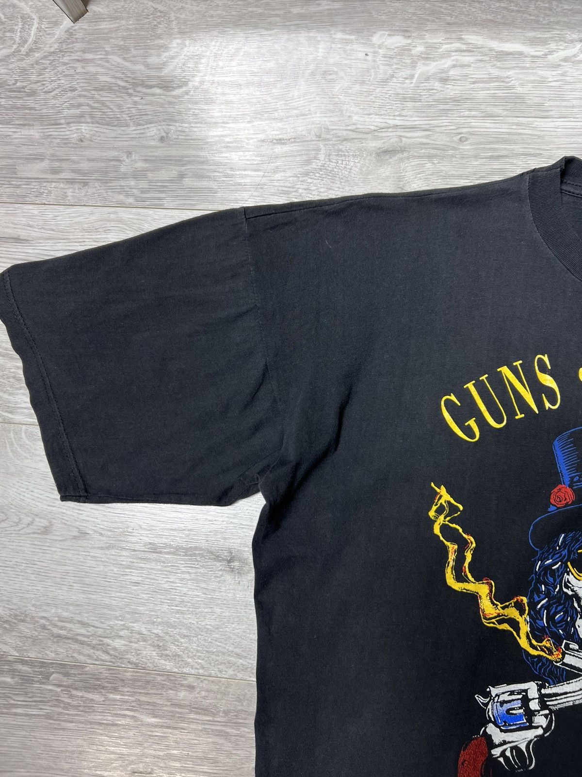 Band Tees Rare Vintage 90s Guns N Roses Big Logo Tee Size US XL / EU 56 / 4 - 15 Thumbnail