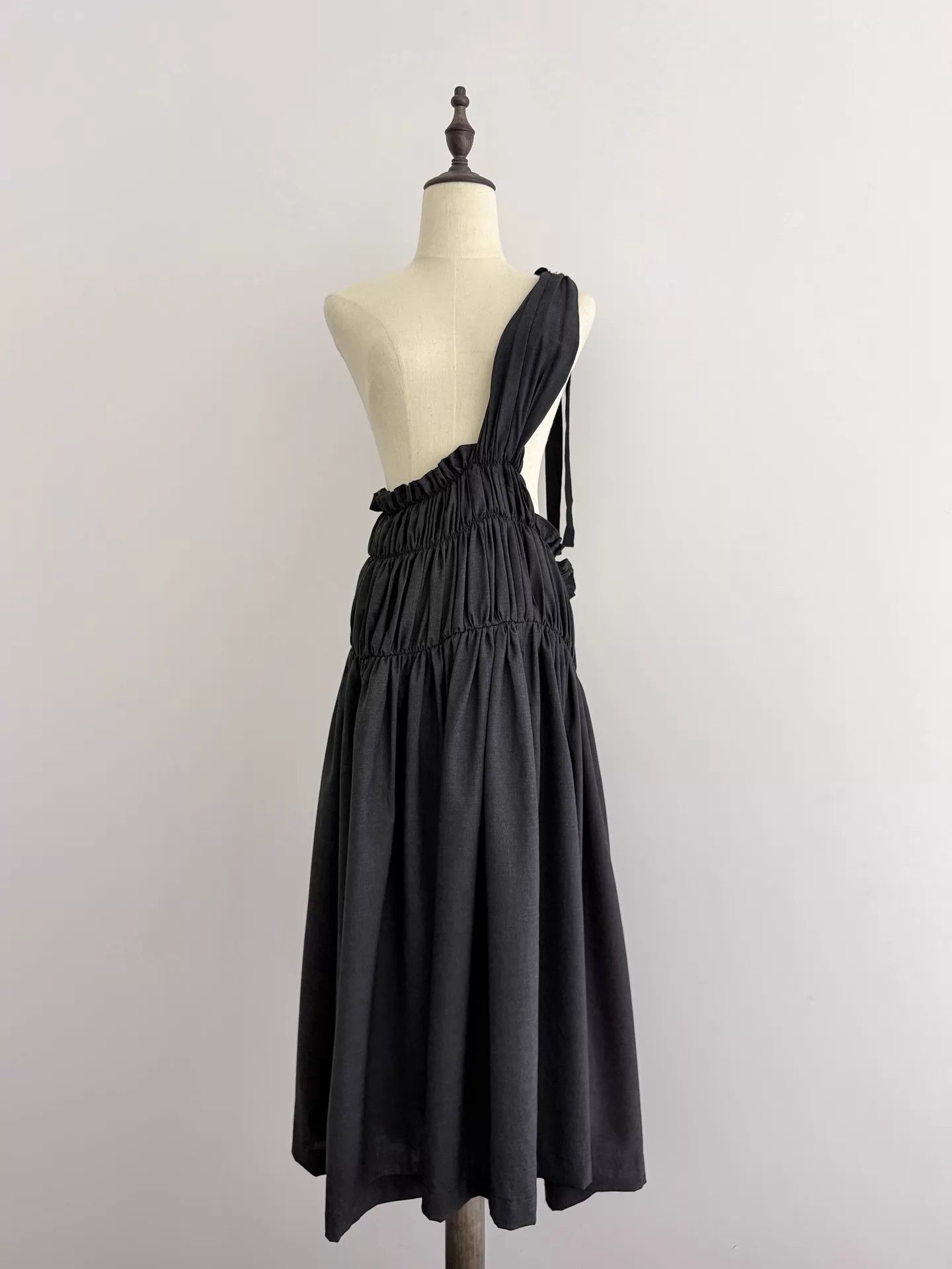 Comme des Garcons CDG Irregular Ruffled Strap Skirt Deep Gray Wool M Size M / US 6-8 / IT 42-44 - 1 Thumbnail