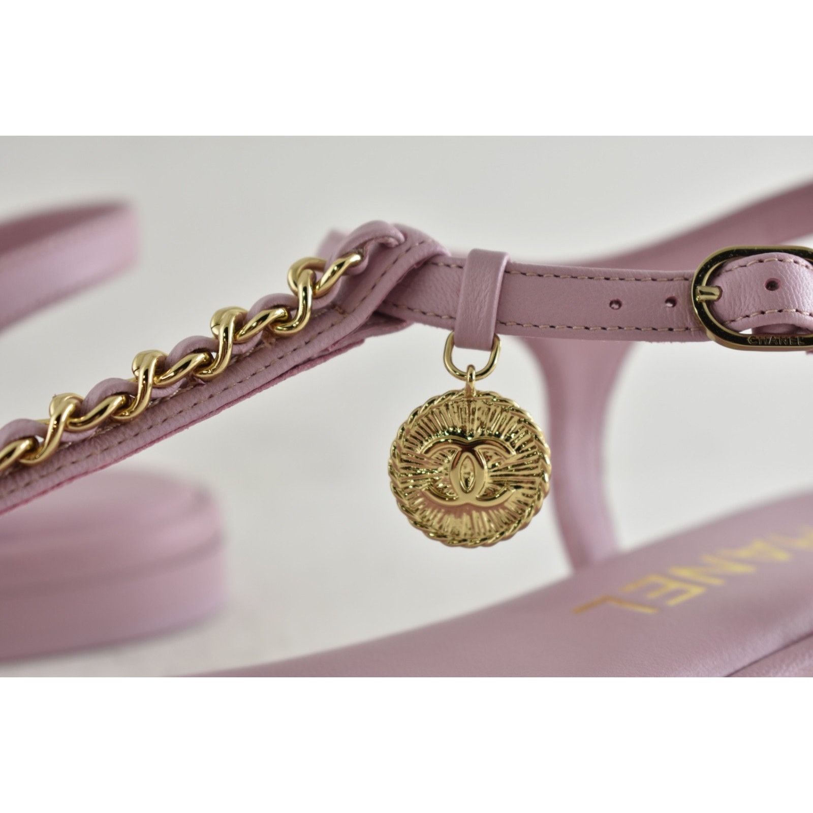 Chanel Chanel Lilac Pink Gold Chain Flat Thong Sandal 39.5 Size US 9.5 / IT 39.5 - 13 Thumbnail