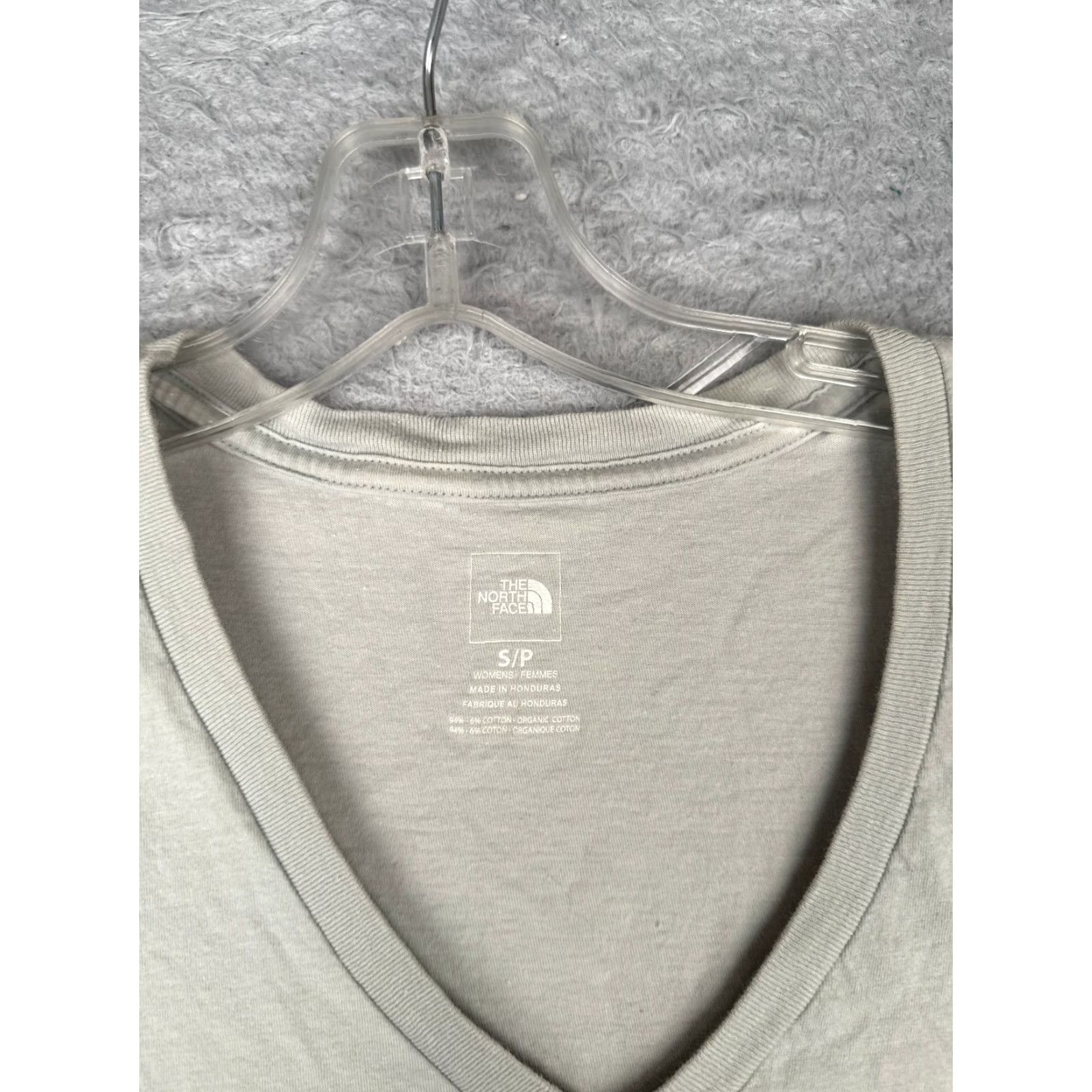 The North Face The North Face Shirt Women S Gray V-Neck Cotton Blend Basic Casual Short Sleeve T-Shirt Mens Womens Size S / US 4 / IT 40 - 7 Thumbnail