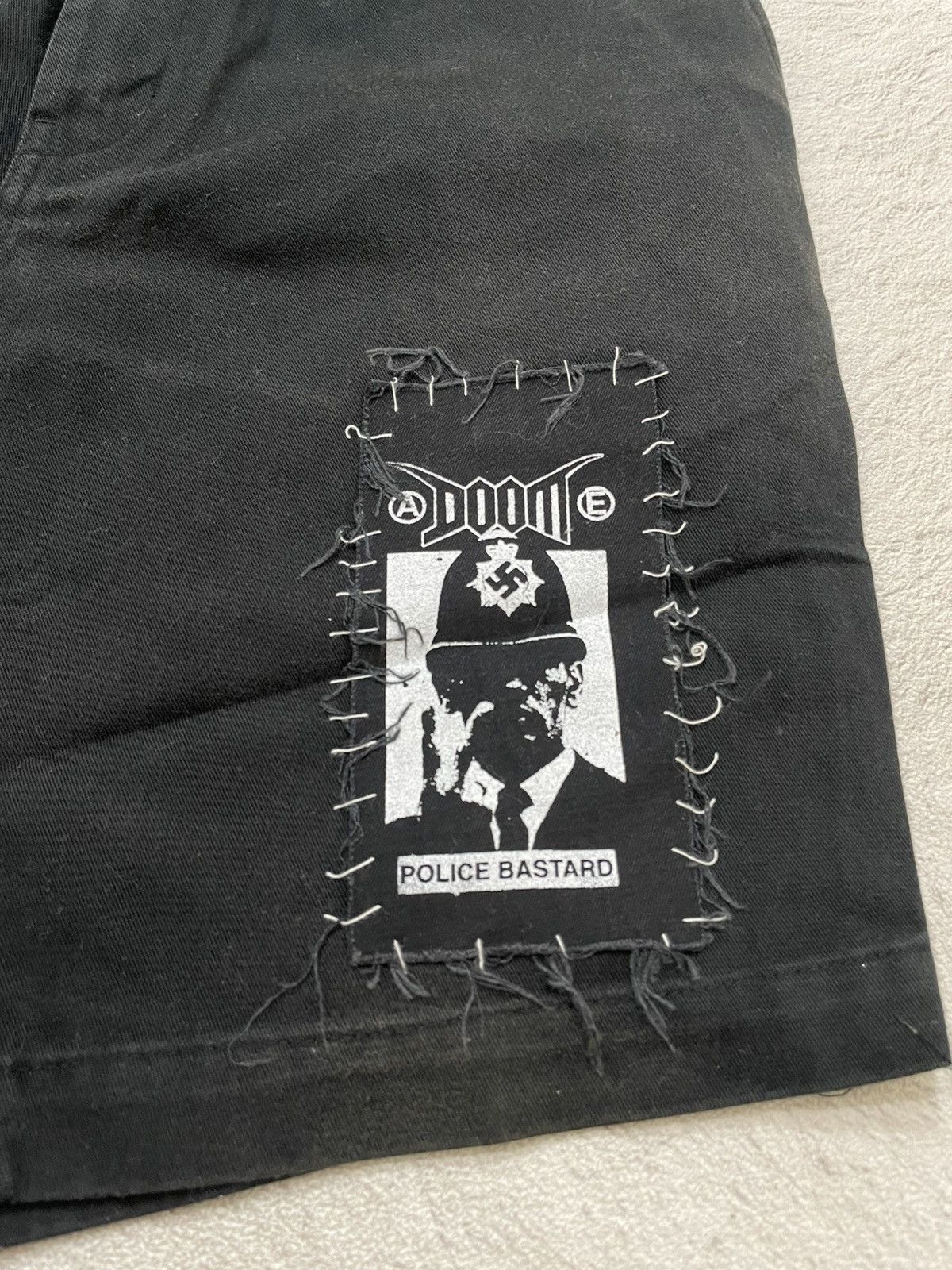 Japanese Brand 2000s Freak DIY Punk Patch Black Shorts Crust Anarcho Style Size US 29 - 3 Thumbnail