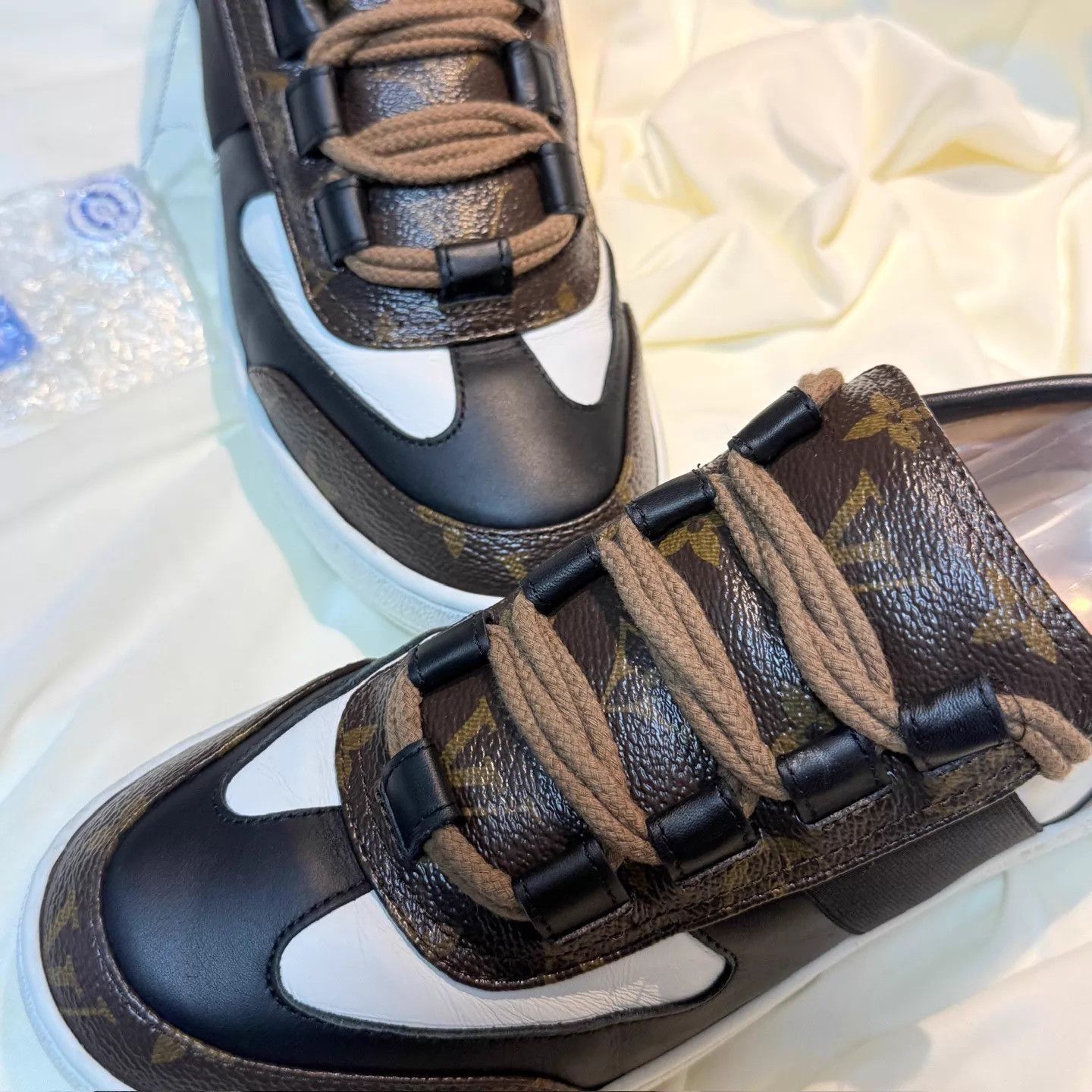 Louis Vuitton LV Monogram White/Brown Sneaker 38 99 New Size US 7.5 / IT 37.5 - 7 Thumbnail