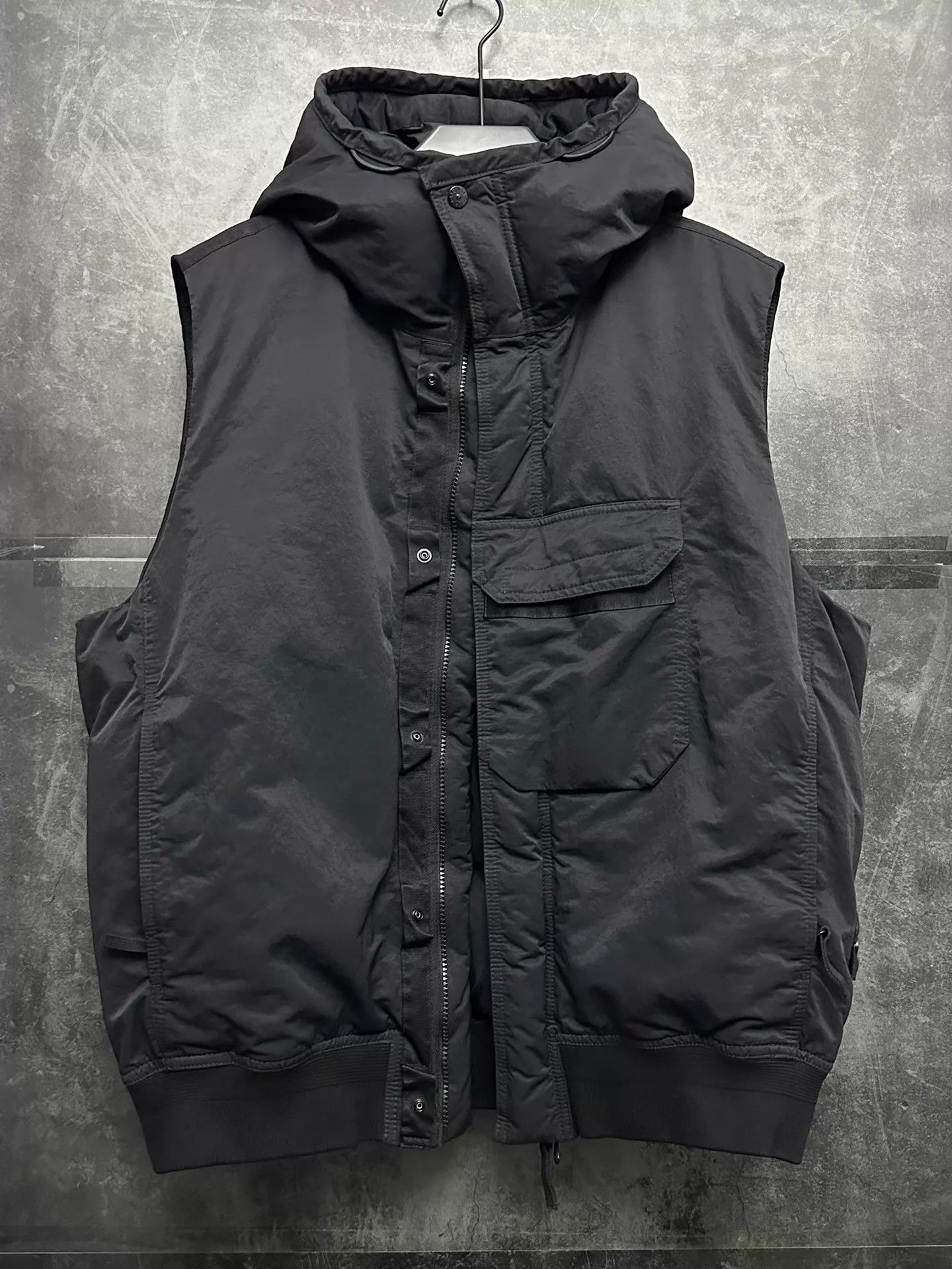 Stone Island Stone Island 23FW Ghost Opaque Down Vest Black L Size US L / EU 52-54 / 3 - 2 Thumbnail