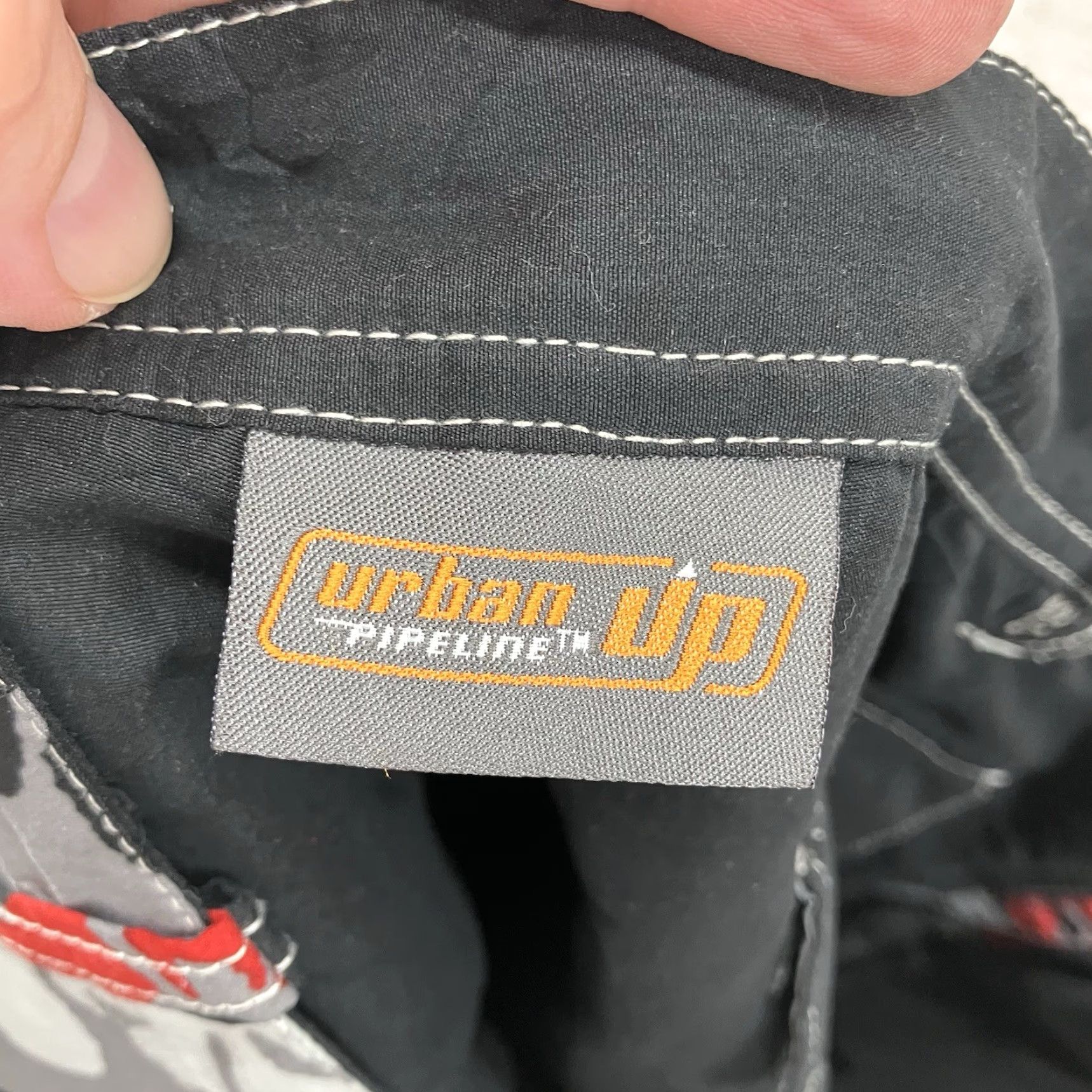 Vintage VINTAGE Urban Pipeline Reversible Board Shorts Mens 40 Zip Cargo Black Grey Red Floral Size US 40 / EU 56 - 5 Thumbnail