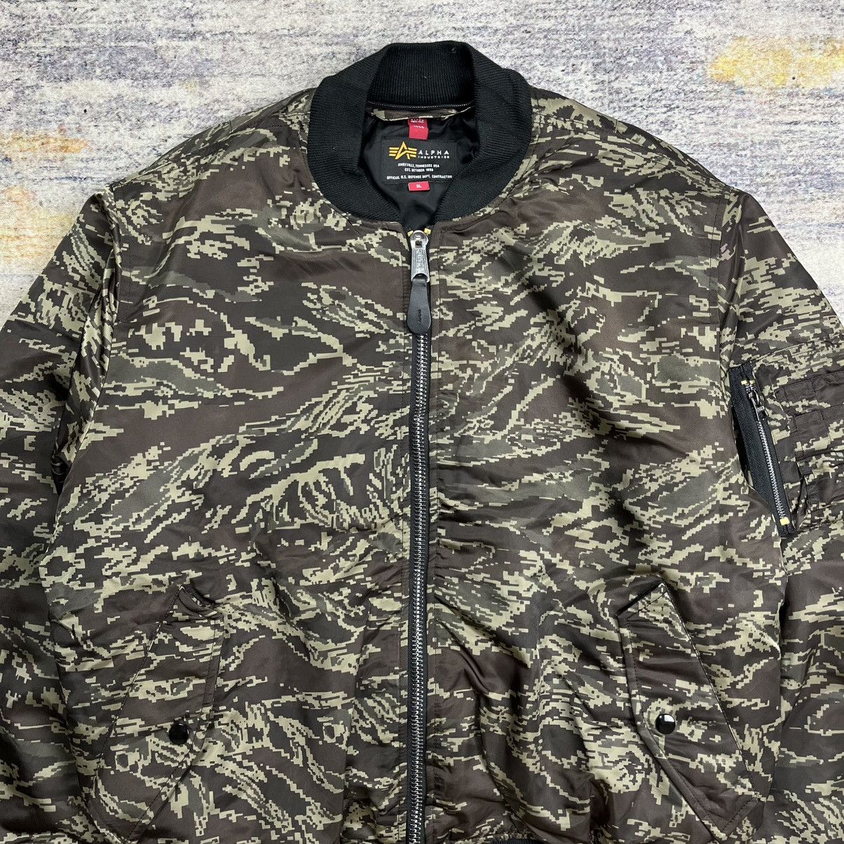 Alpha Industries Alpha industries digital camouflage Ma-1 bomber jacket Size US XL / EU 56 / 4 - 3 Thumbnail
