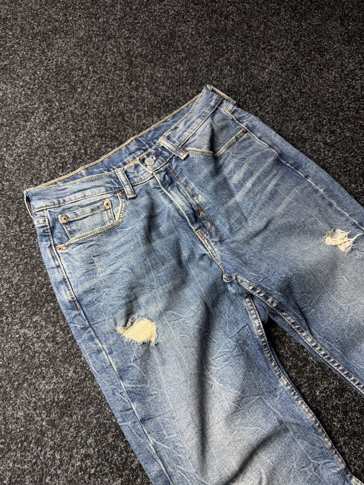 Levi's Retro Levi’s 501 Original Fit Distressed Light Wash Jeans Size US 31 - 6 Thumbnail