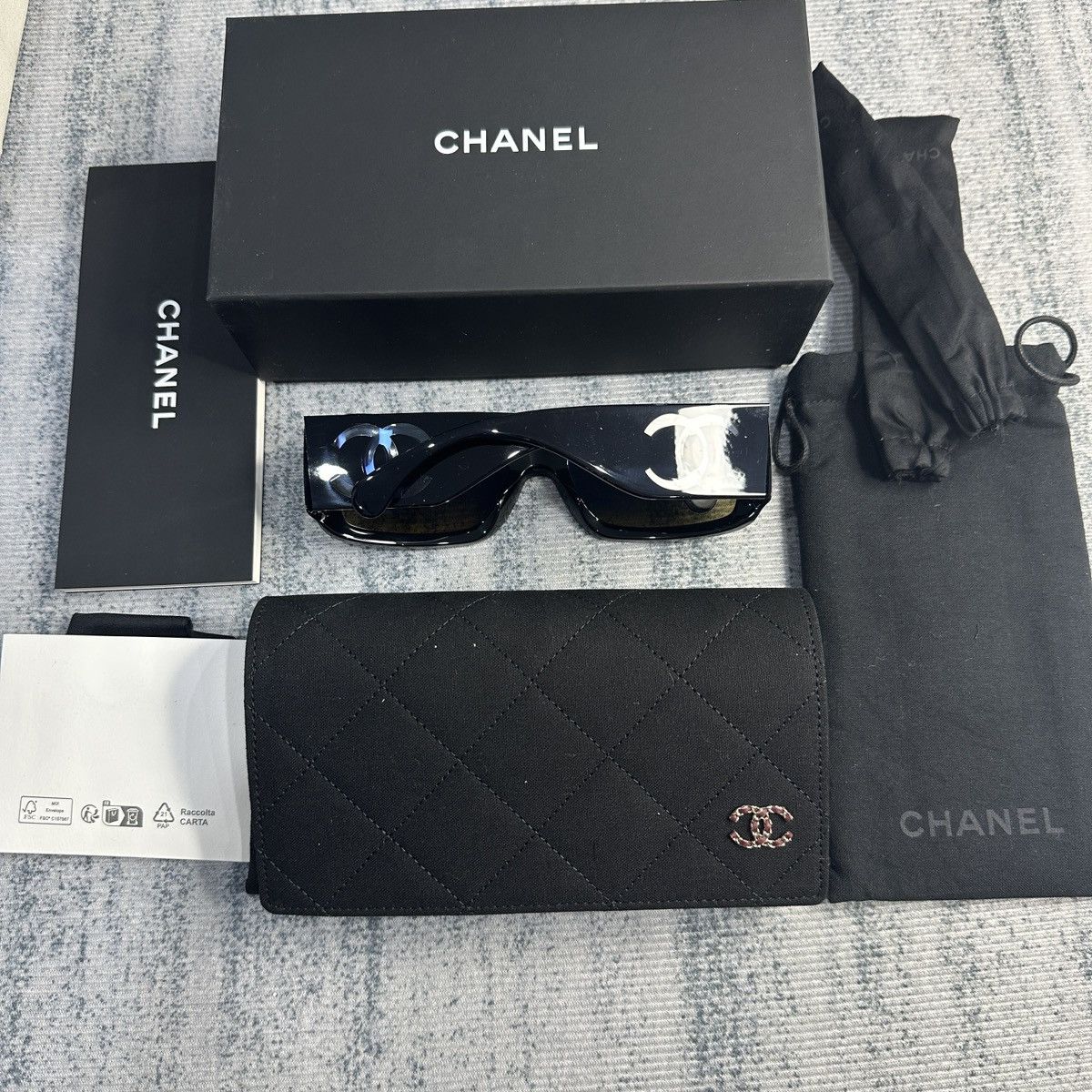 Chanel CHANEL 0CH5526 C501W1 SUNGLASSES Size ONE SIZE - 3 Thumbnail