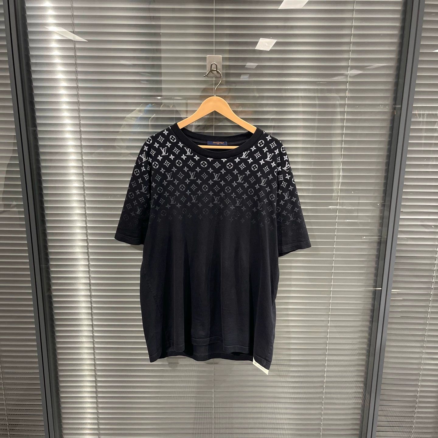 Louis Vuitton LV 24ss Black Gradient Short Sleeve Tee 5L Size US XXL / EU 58 / 5 - 1 Thumbnail