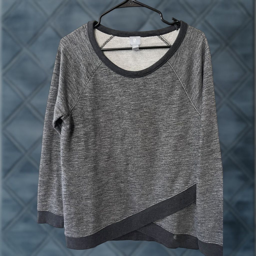 Vintage VINTAGE GapFit Womens Top Long Sleeve Crew Neck Pullover Size Medium Gray Activewear / Casual Size M / US 6-8 / IT 42-44 - 1 Thumbnail