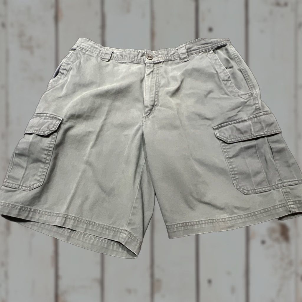Vintage **Columbia Mens Green Gray Cargo Hiking Shorts Size 36** User: **Columbia Mens Green Gray Omni Shield Hiking Cargo Shorts Size 36** Size US 36 / EU 52 - 1 Thumbnail
