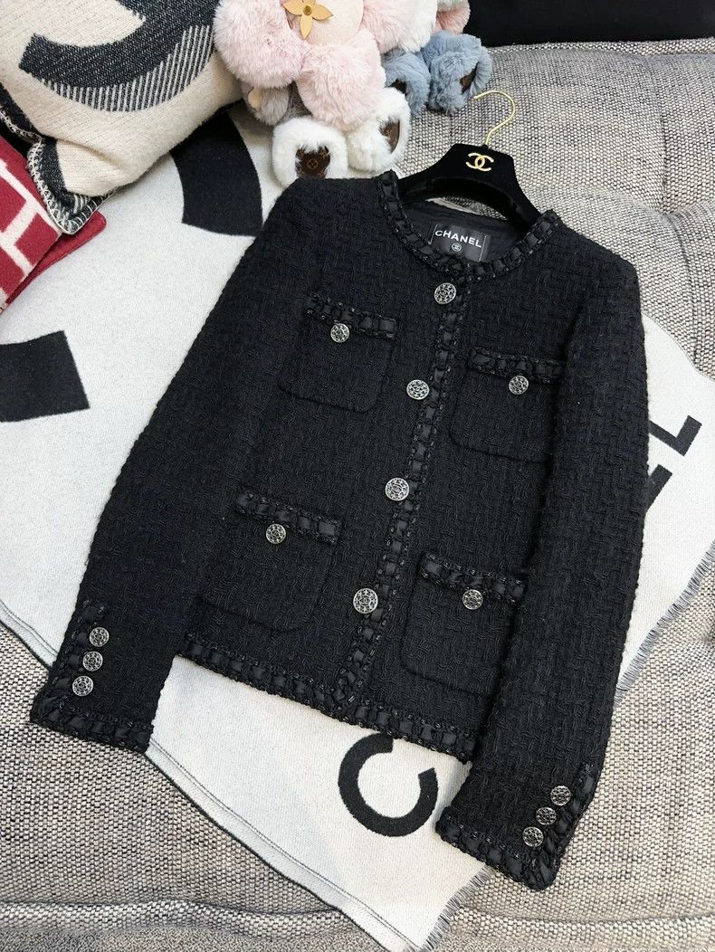 Chanel Chanel Rome series popular black braided round neck four-p Size XXS / US 00 / IT 34 - 1 Thumbnail