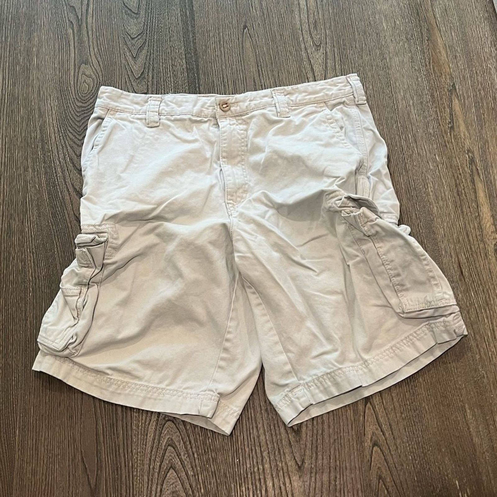 Izod IZOD Cotton Light Tan Khaki Cargo Shorts Size 34 Size US 34 / EU 50 - 1 Thumbnail