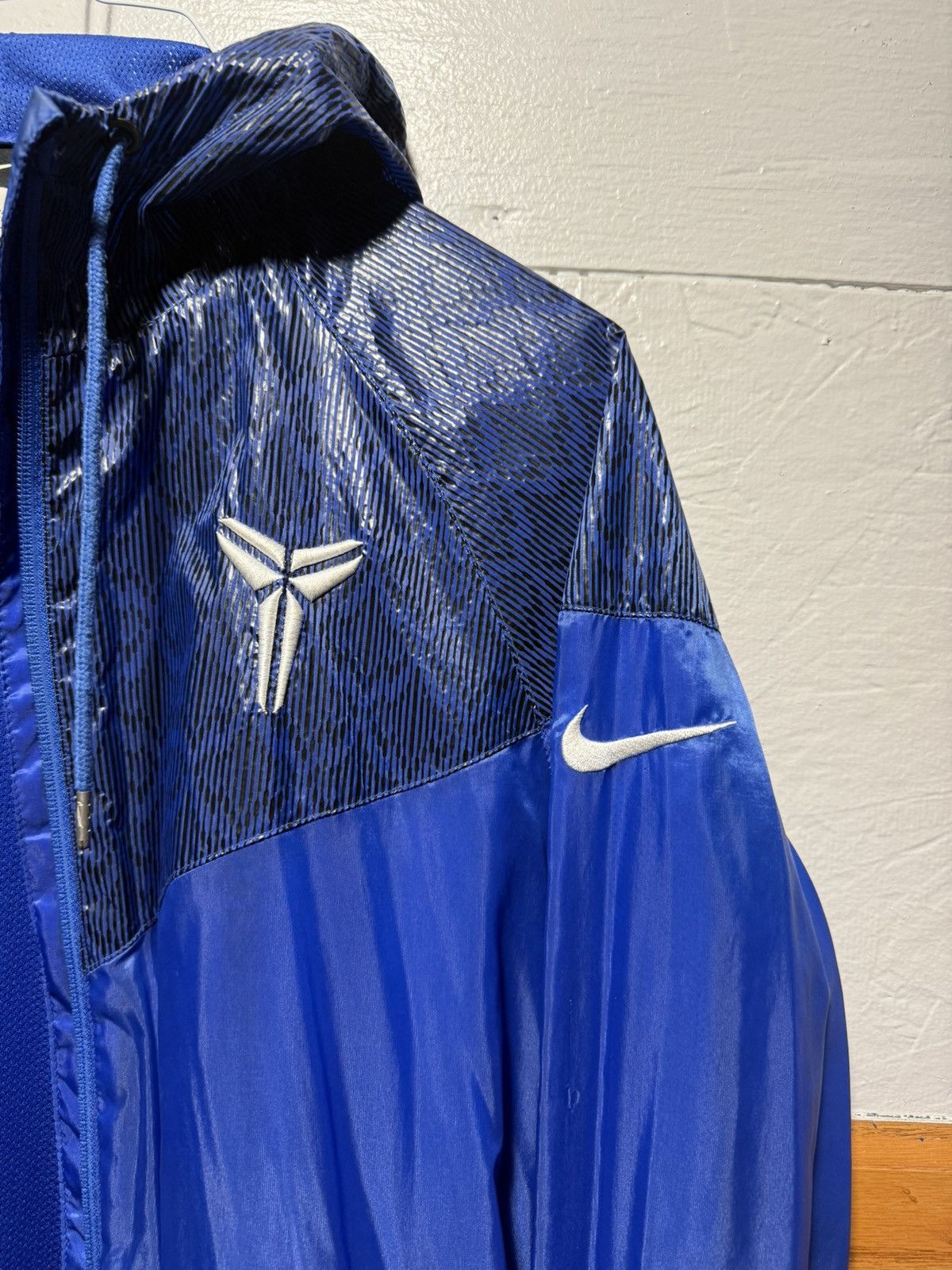 NBA × Nike KB24 Reflective Holographic Jacket Size US M / EU 48-50 / 2 - 2 Thumbnail