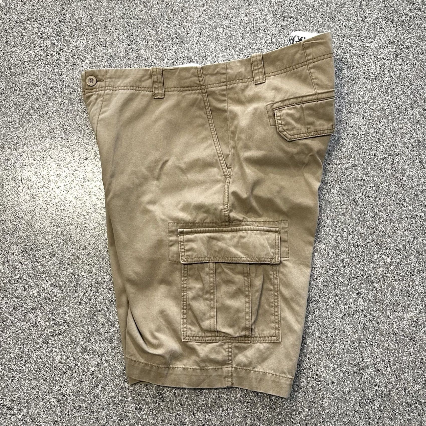 Roundtree & Yorke Roundtree & Yorke Cargo Shorts Mens 42 Beige Flat Front 10” Cotton Roundtree & Yorke Cargo Shorts Mens 42 Beige Flat Front 10” Cotton Size US 42 / EU 58 - 4 Thumbnail