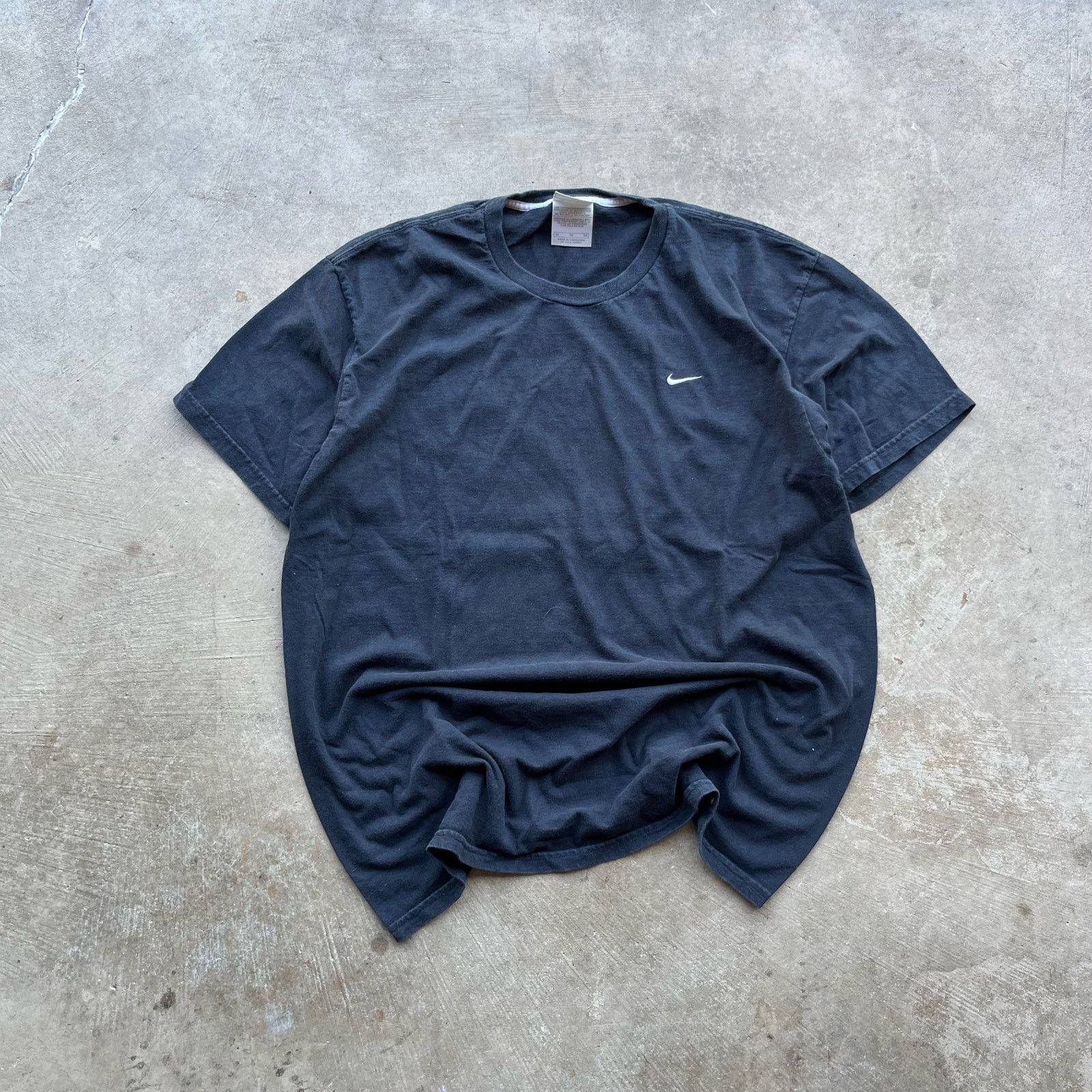 Vintage VINTAGE NIKE BLACK SHIRT ESSENTIAL BLANK 00S SZ XL Size US XL / EU 56 / 4 - 1 Thumbnail