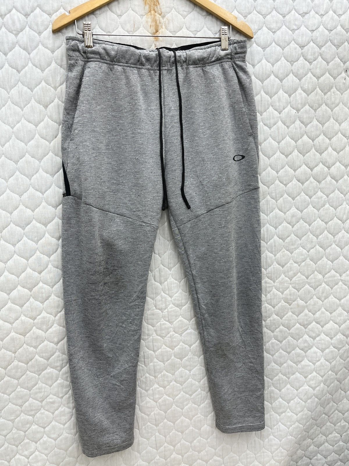 Oakley 🔥🔥🔥STEALS OAKLEY JOGGER PANTS Size US 33 - 2 Thumbnail