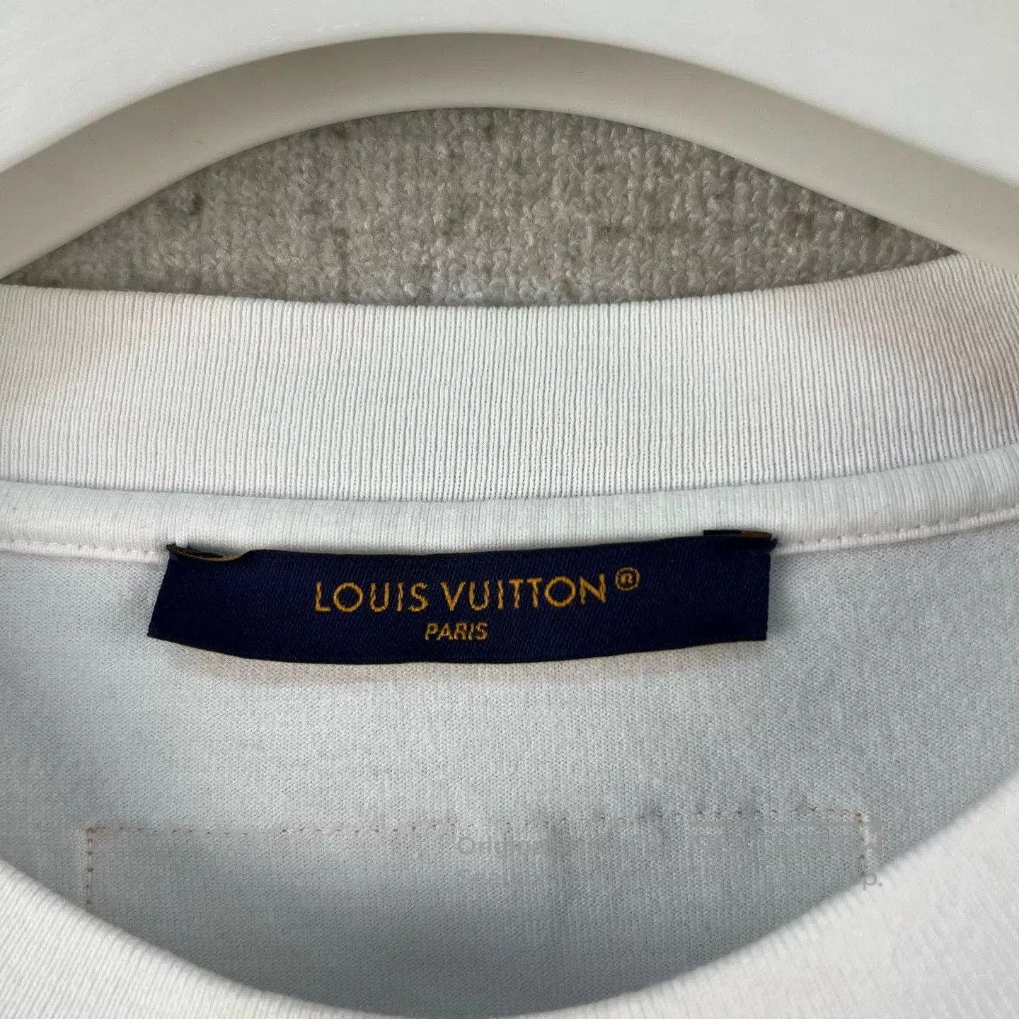 Louis Vuitton Louis Vuitton Solid Logo Round Neck Tee. Size US XL / EU 56 / 4 - 4 Thumbnail