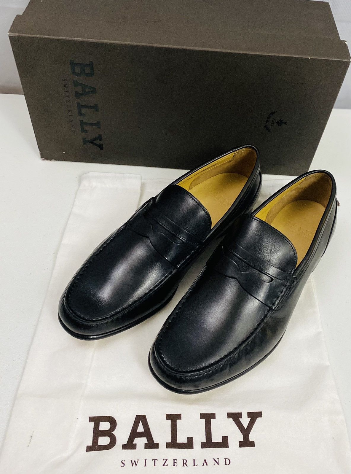 Bally Bally Black Calfskin Termez Penny Loafer 8 EEE New In Box Size US 8 / EU 41 - 20 Thumbnail