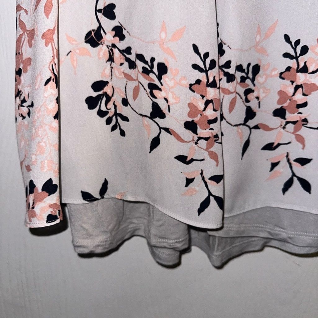 Loft LOFT Outlet Soft Gray Sleeveless V-Neck w/Floral Print Size XS / US 0-2 / IT 36-38 - 3 Thumbnail