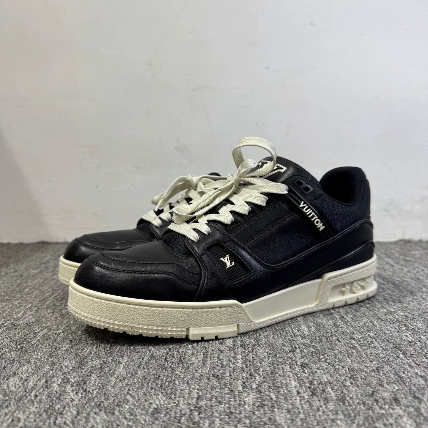 Louis Vuitton lv black & white trainer 7.5 Size US 7.5 / EU 40-41 - 1 Thumbnail