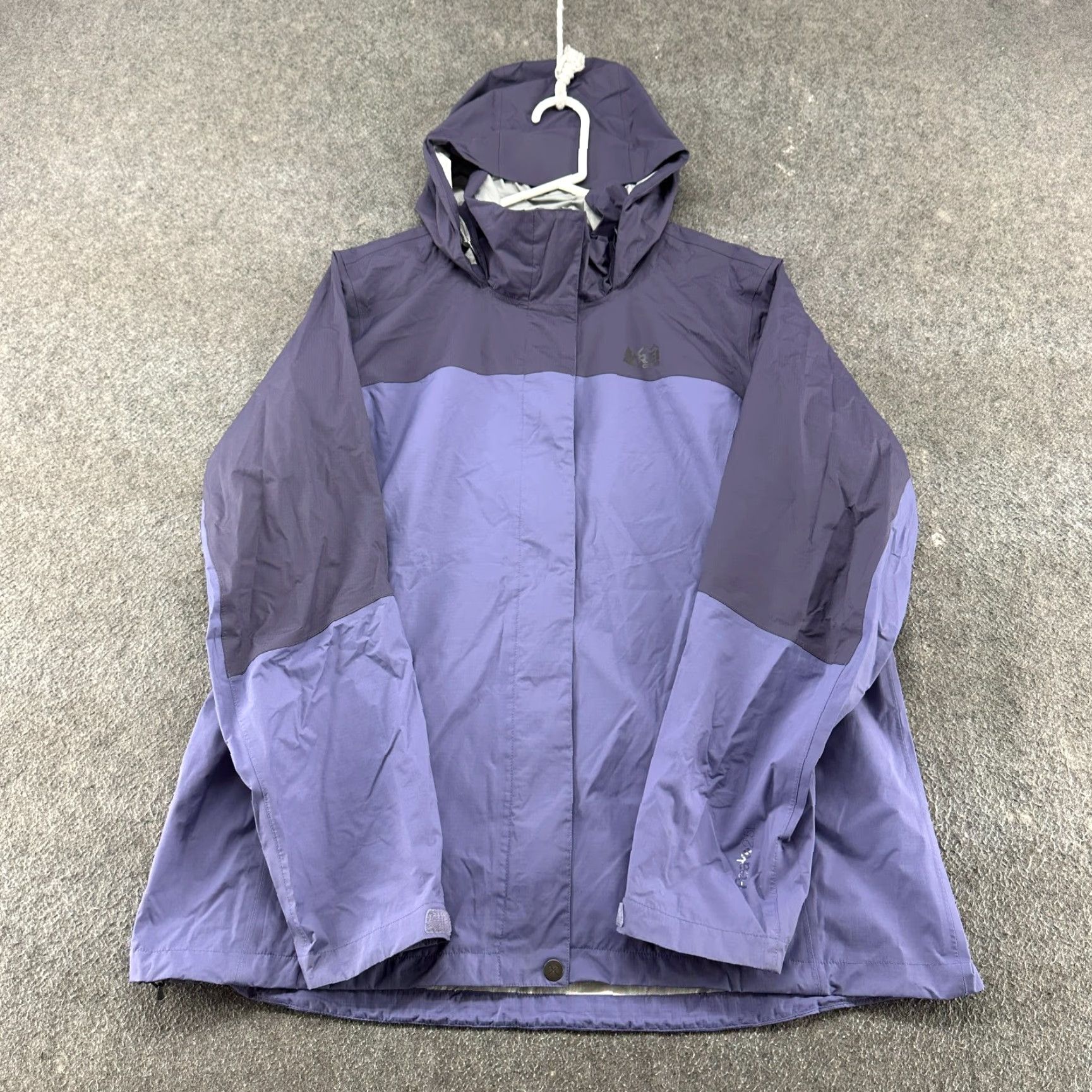 Vintage REI Womens Jacket 1X 1XL Purple Rain Coat Hooded Zip Hydrowall Peak 2.5L Rainier Rain Coat Softshell Full Zip Winter Spring Fall Travel Casual Womens Size XL / US 12-14 / IT 48-50 - 2 Thumbnail