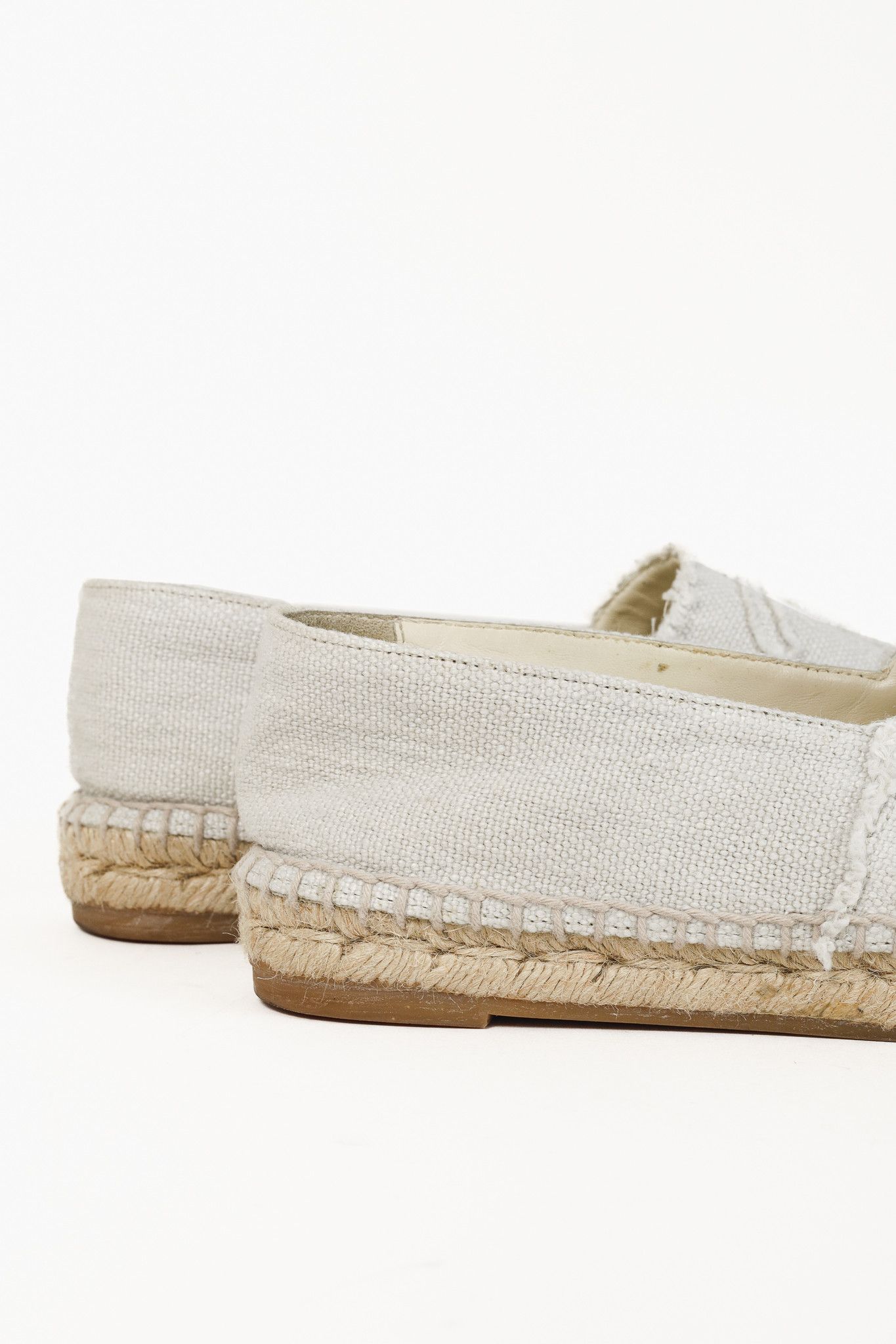 Chanel Chanel Fraying CC Espadrille Flats in White and Black Size US 7.5 / IT 37.5 - 9 Thumbnail