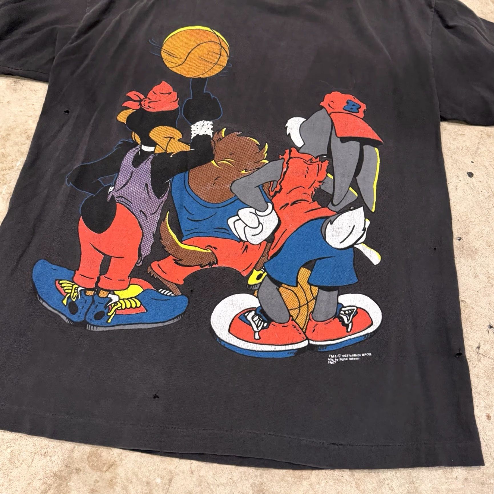 Vintage VINTAGE Looney Tunes Fab 3 T-shirt Large VTG 90s Basketball Taz Bugs Daffy Shirt Mens L Black 100% Cotton Graphic Tee" Size US L / EU 52-54 / 3 - 5 Thumbnail
