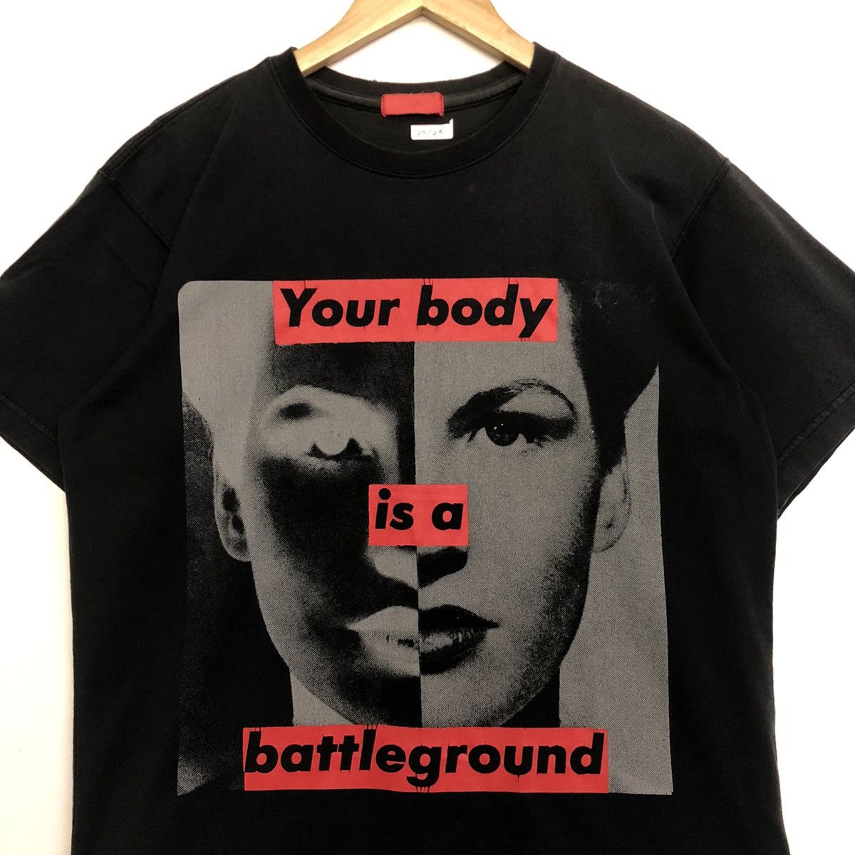 Barbara Kruger × Uniqlo Barbara Kruger Art X Uniqlo Your Body Is Battleground Tshirt Size US M / EU 48-50 / 2 - 3 Thumbnail